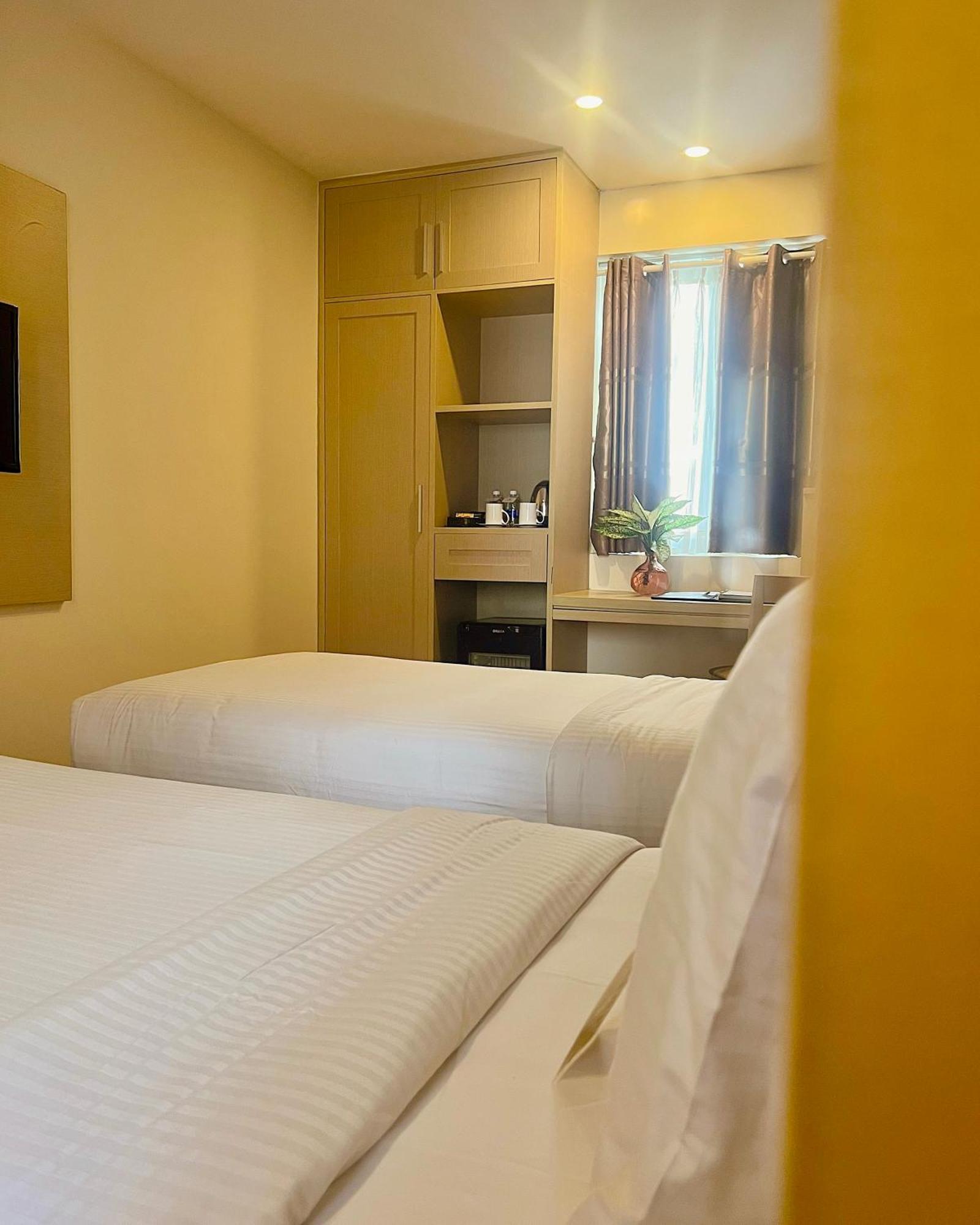Deluxe Twin Room Window Joinable into King Bed