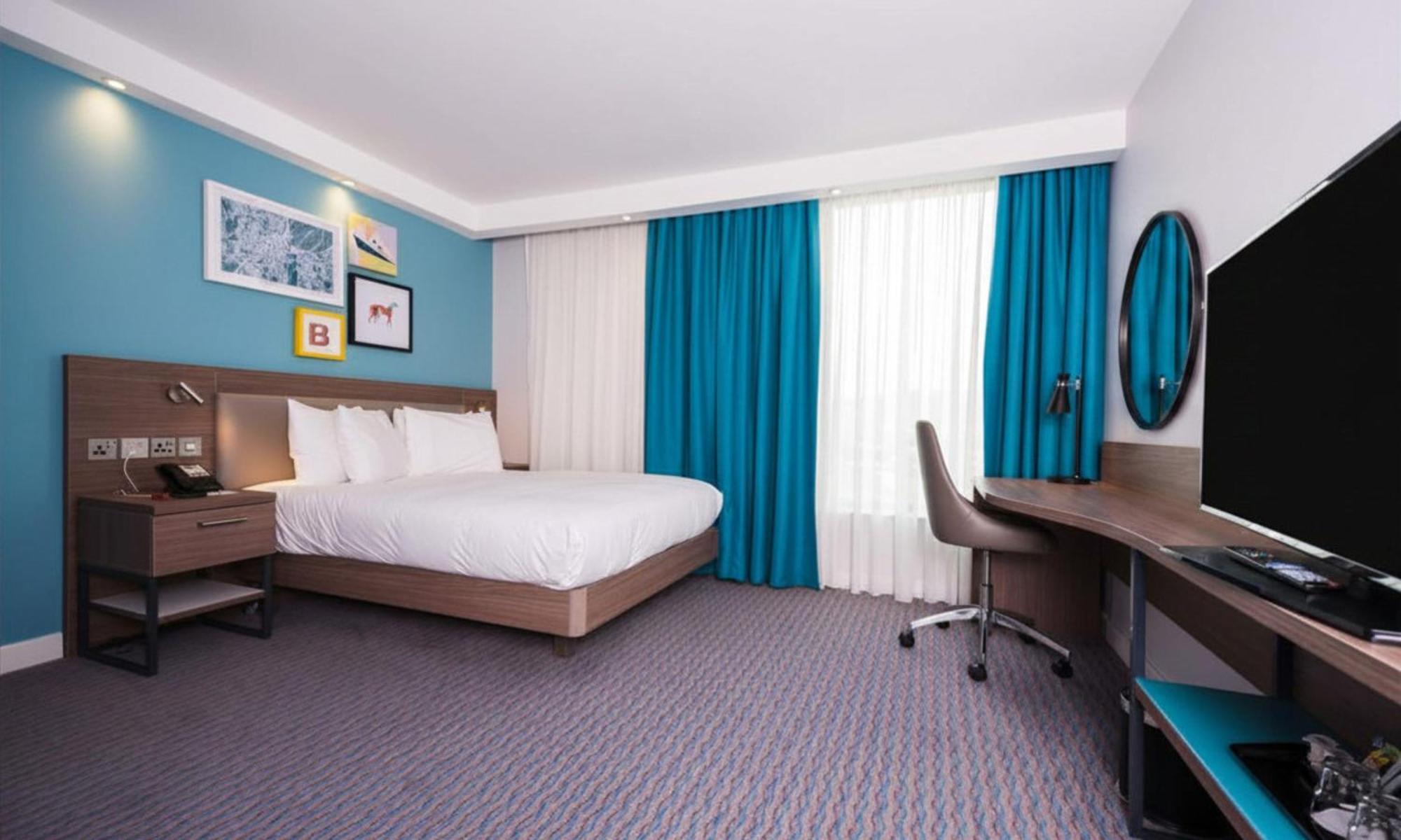 Queen Room Accessible