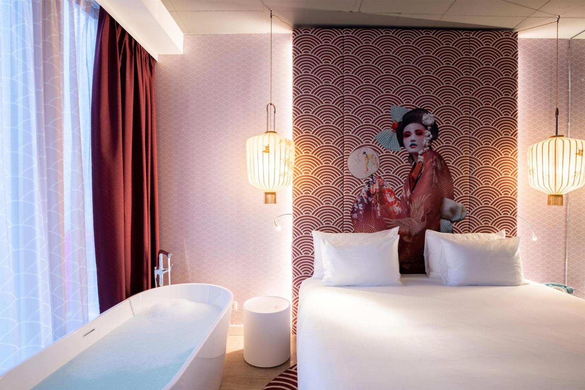 nhow Premium Panoramic Bath Room