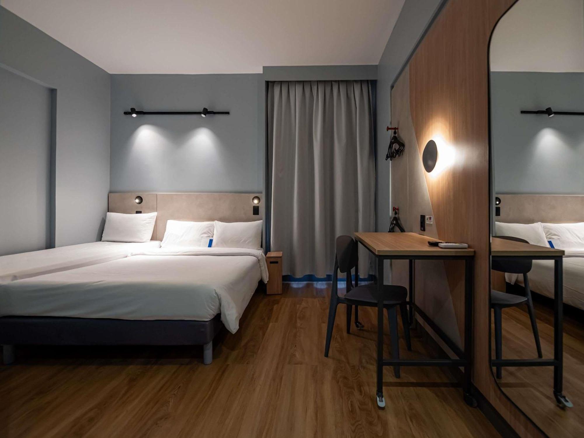 Standard Room One Double Bed One Single Bed Mobility Access