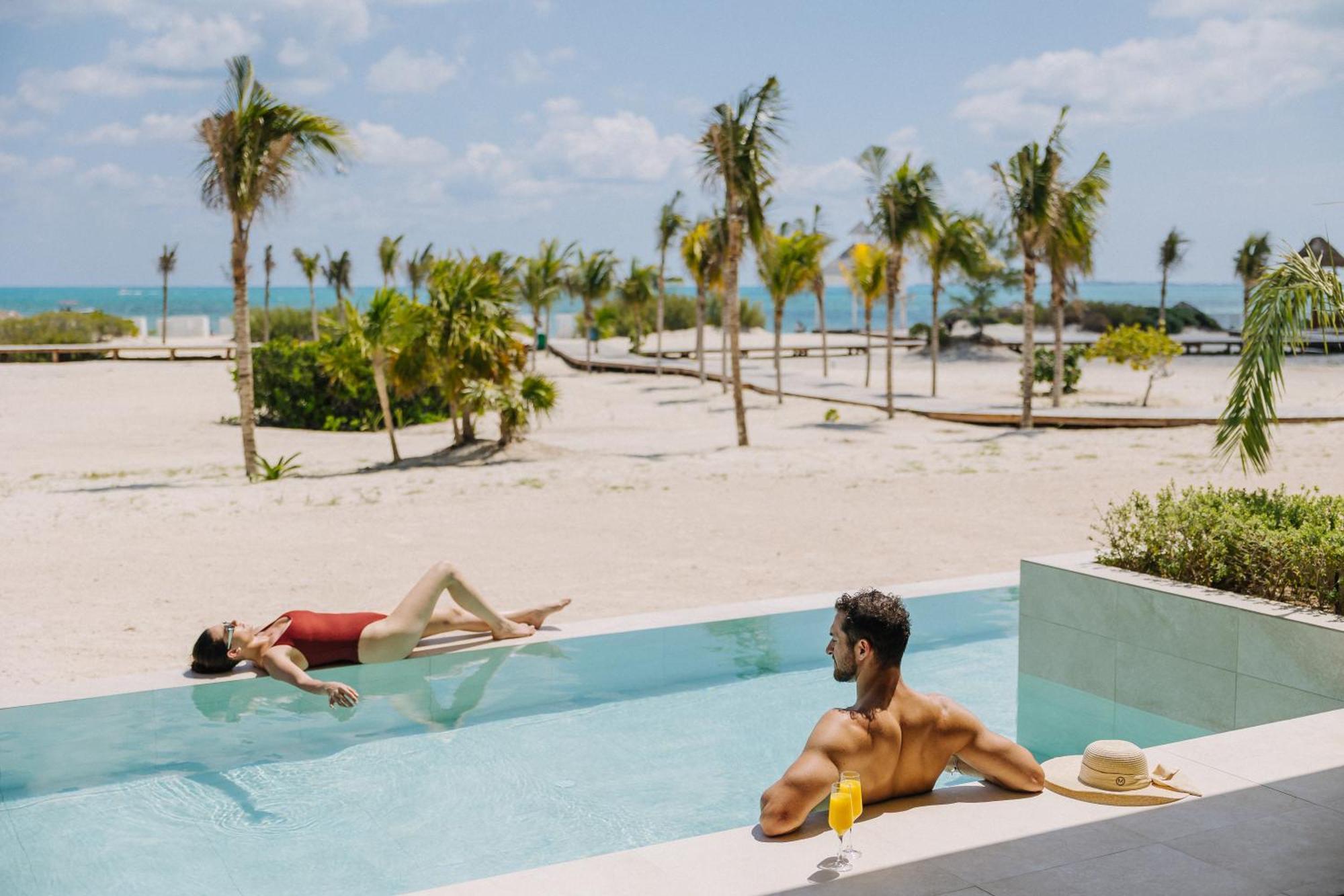 Mirage Club Swim Up Suite Oceanfront Outdoor Jacuzzi 18