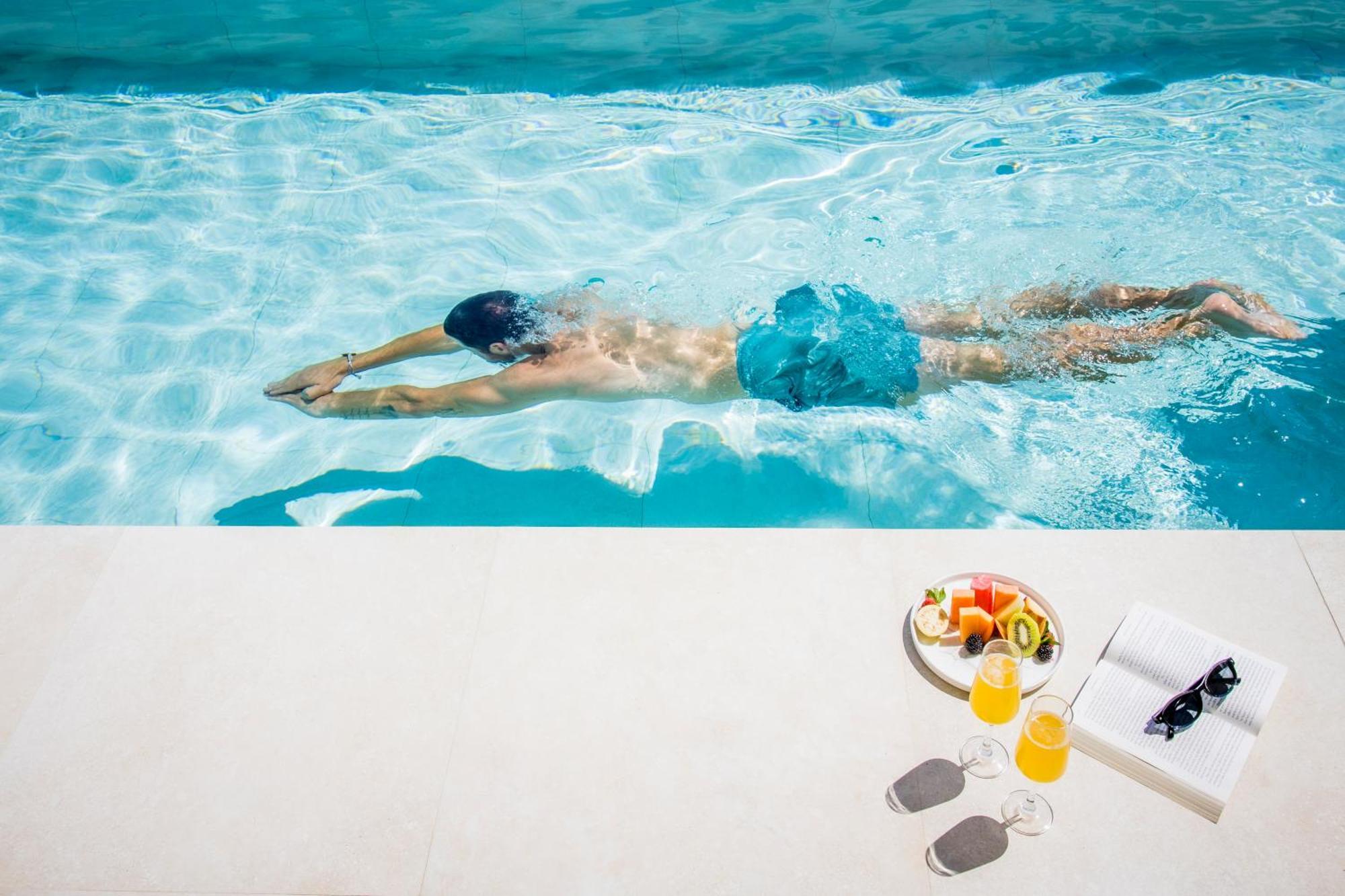 Mirage Club Swim Up Suite Oceanfront Outdoor Jacuzzi 18