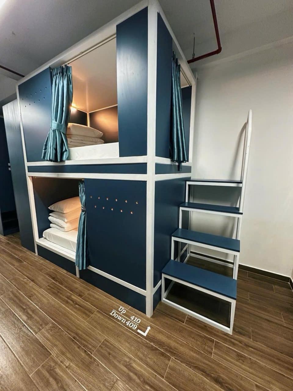 Single Bed Mixed Dormitory Room