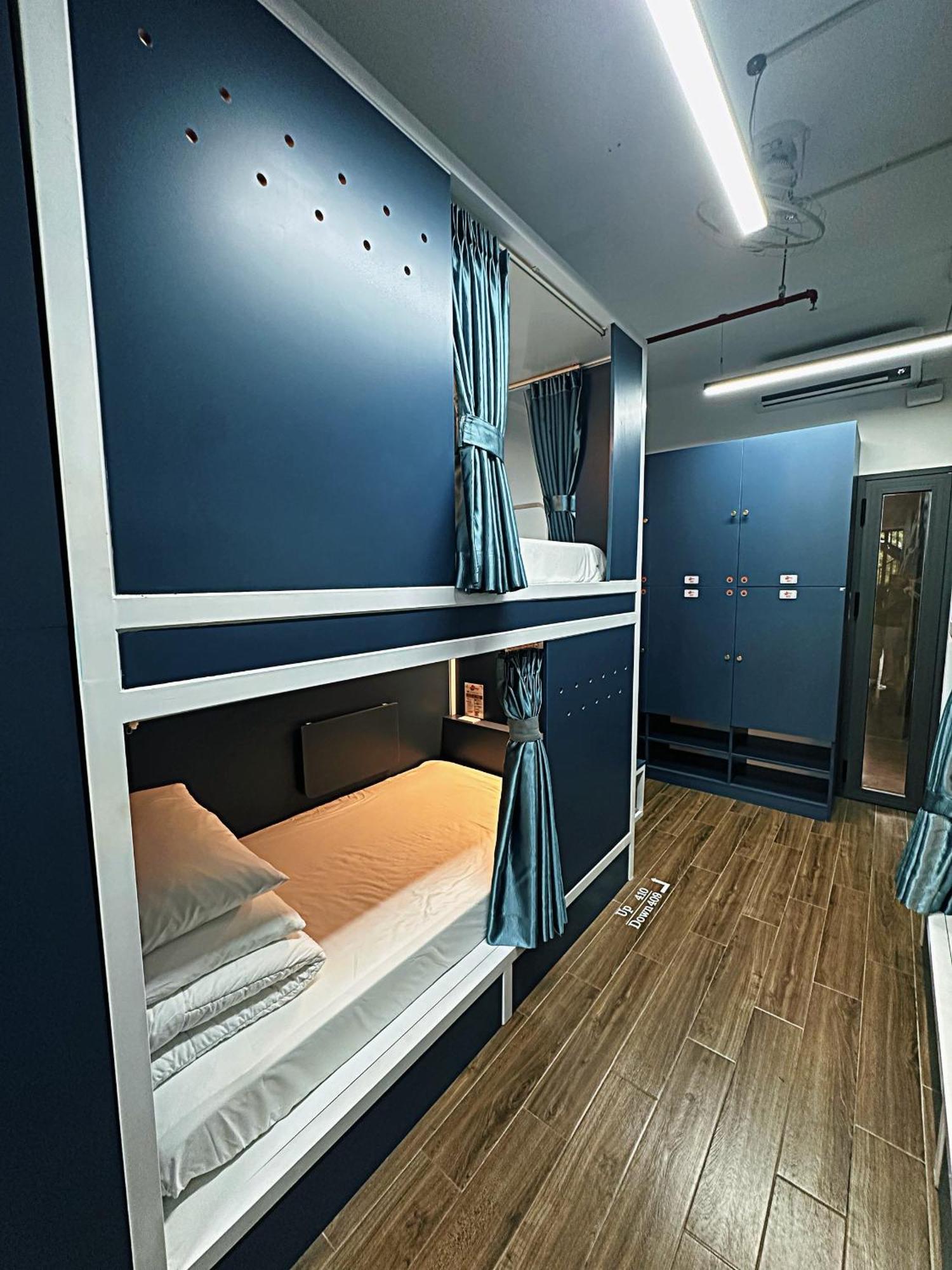 Single Bed Mixed Dormitory Room