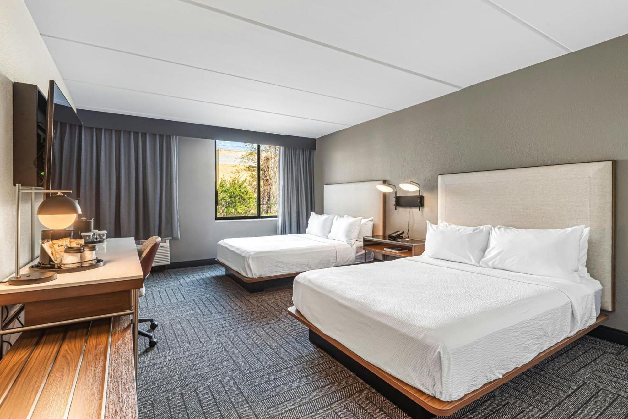 Queen Room with Two Queen Beds and Bathtub - Mobility Access/Hearing Accessible