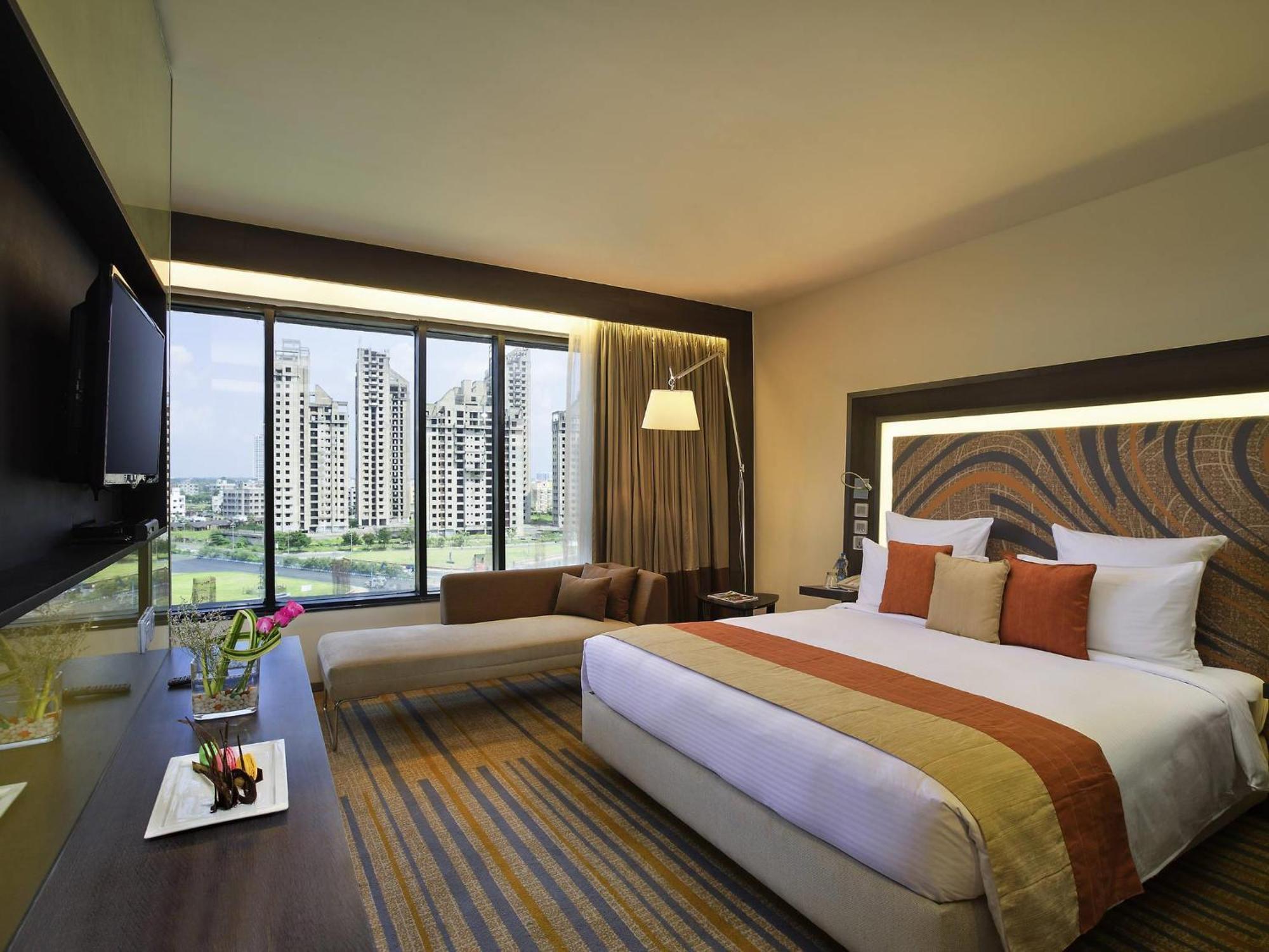 Premier King Room Lounge Access