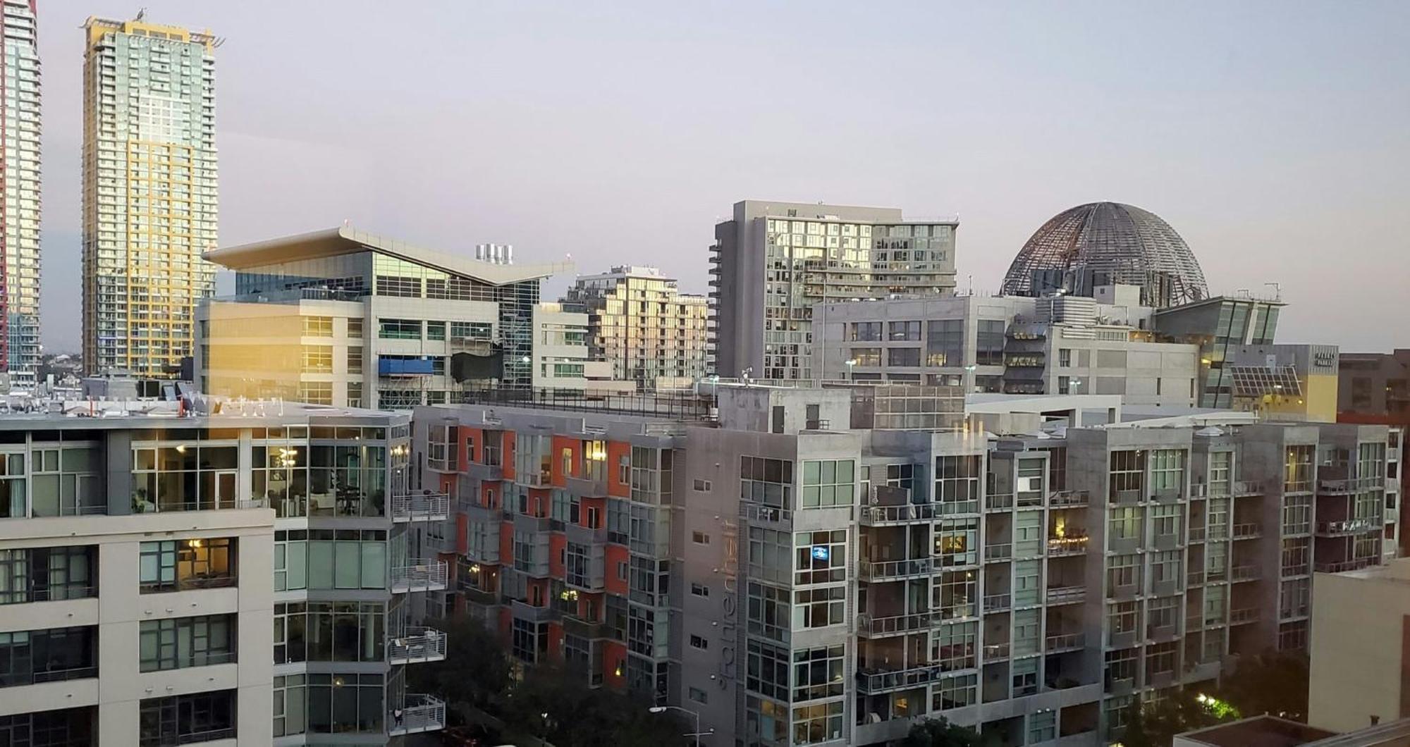 Premium King Room with City View