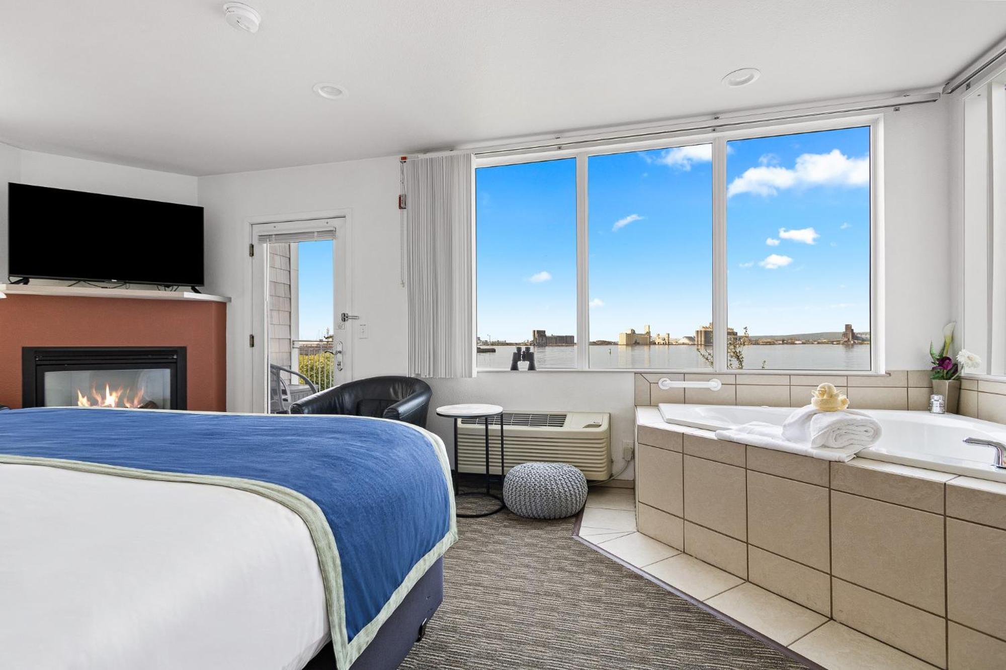 Junior Suite with Bay View - Disability Access
