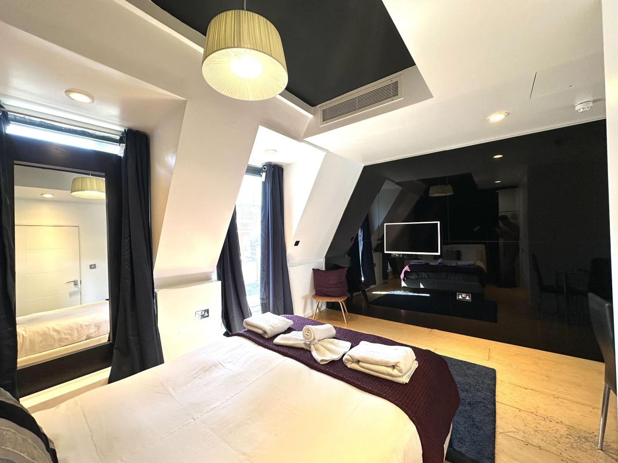 Deluxe Apartment