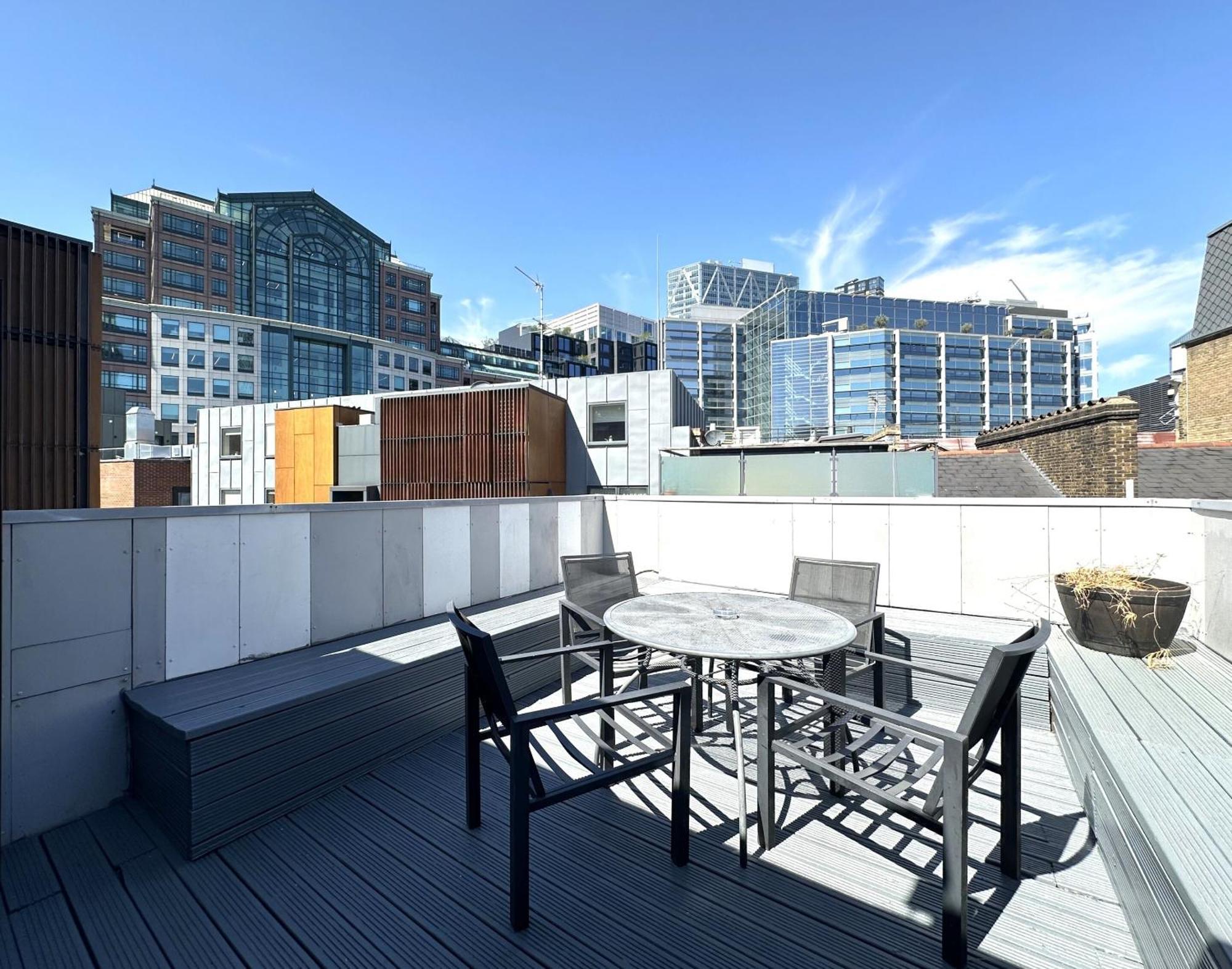 Deluxe Apartment