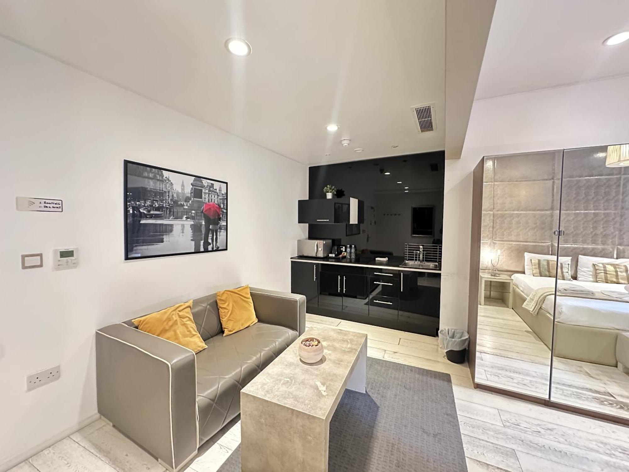 Deluxe Studio
