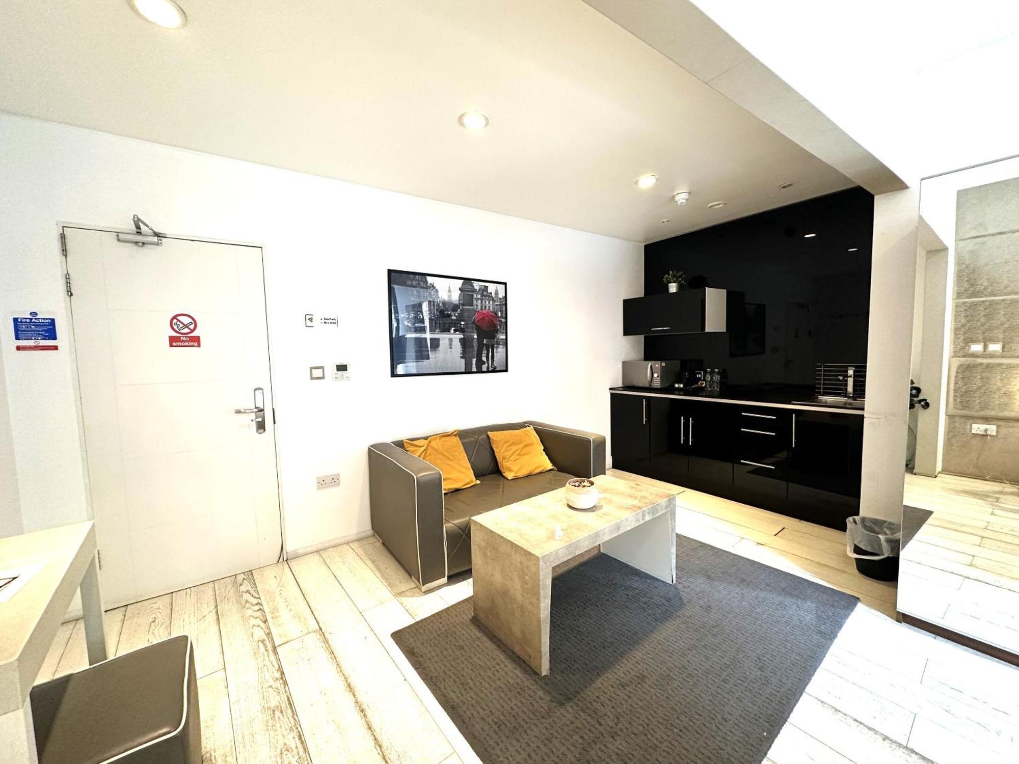 Deluxe Studio