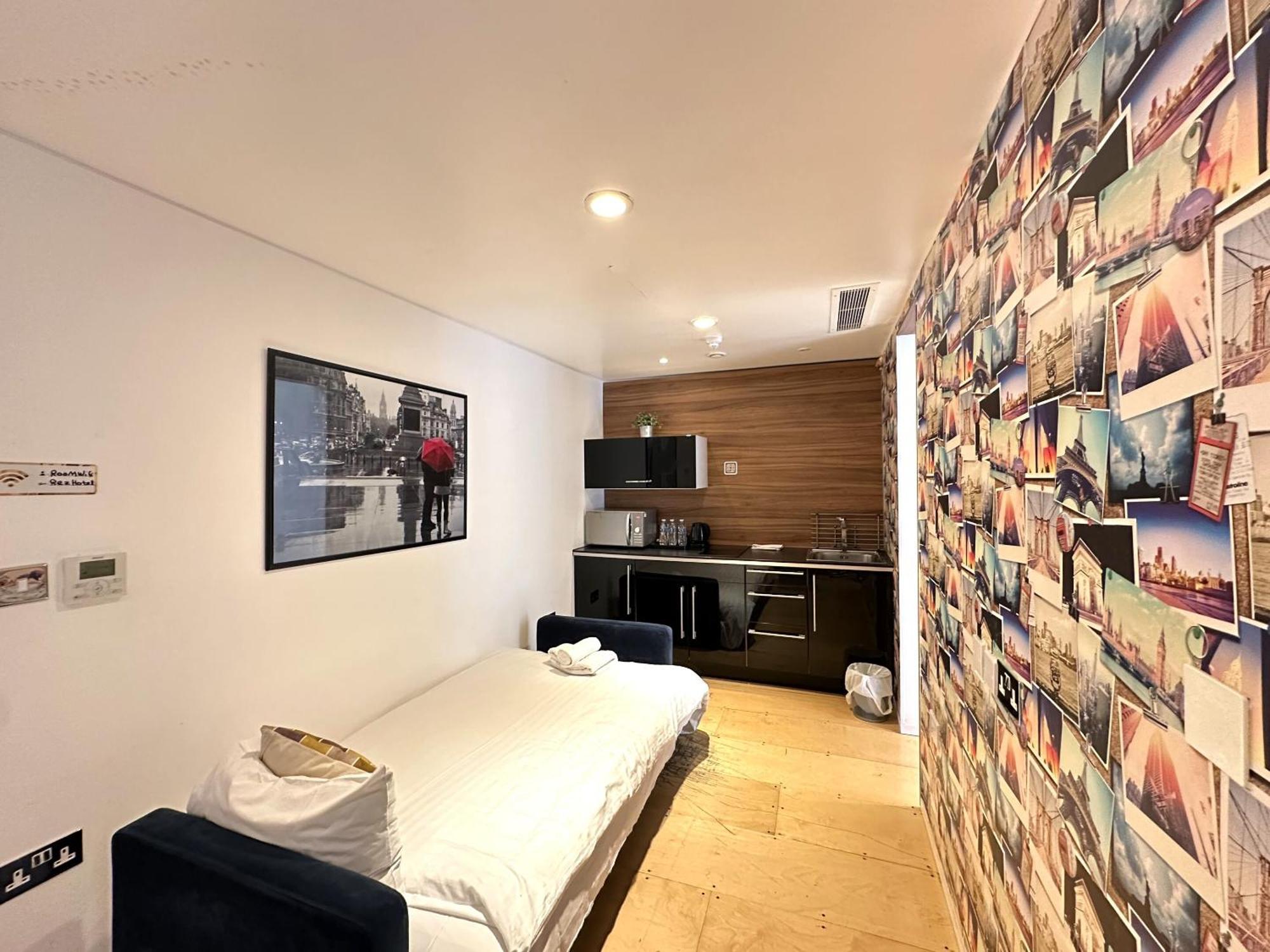 Deluxe Studio