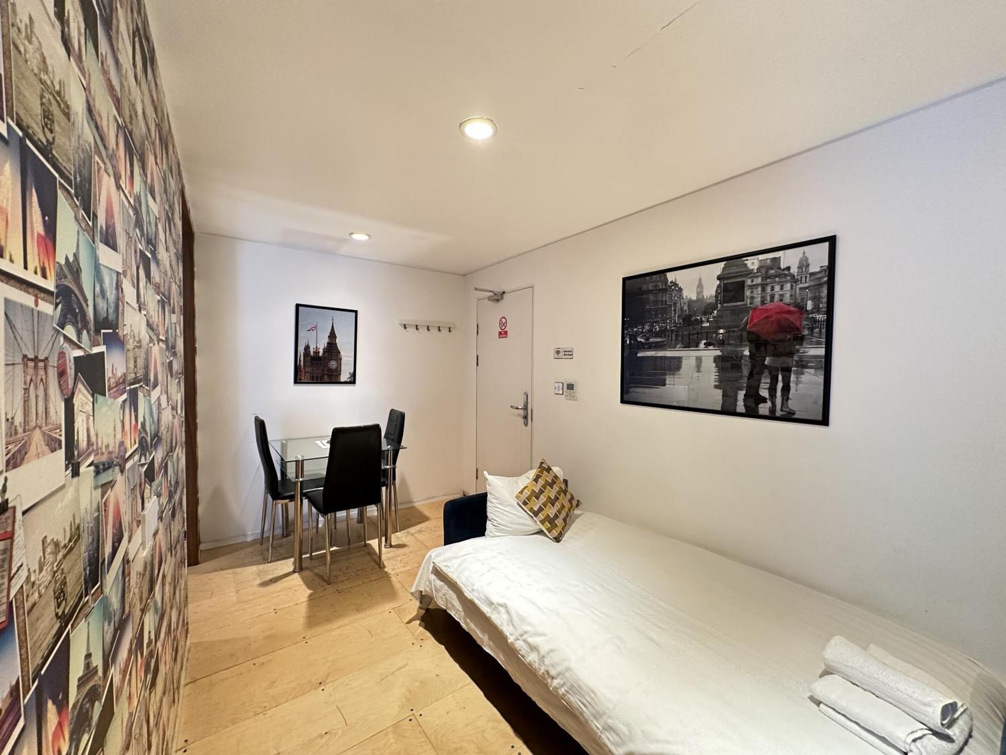 Deluxe Studio