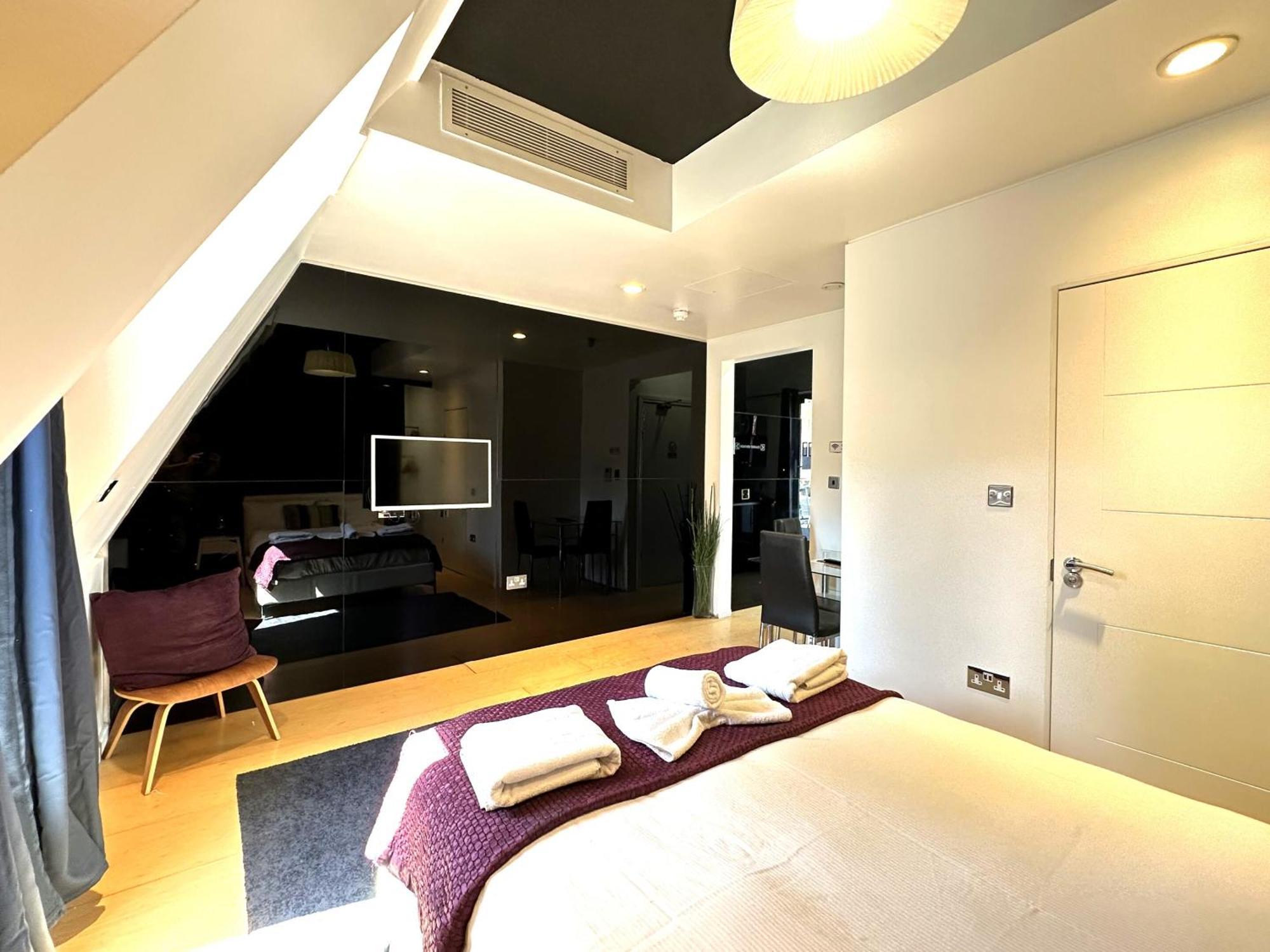Deluxe Apartment