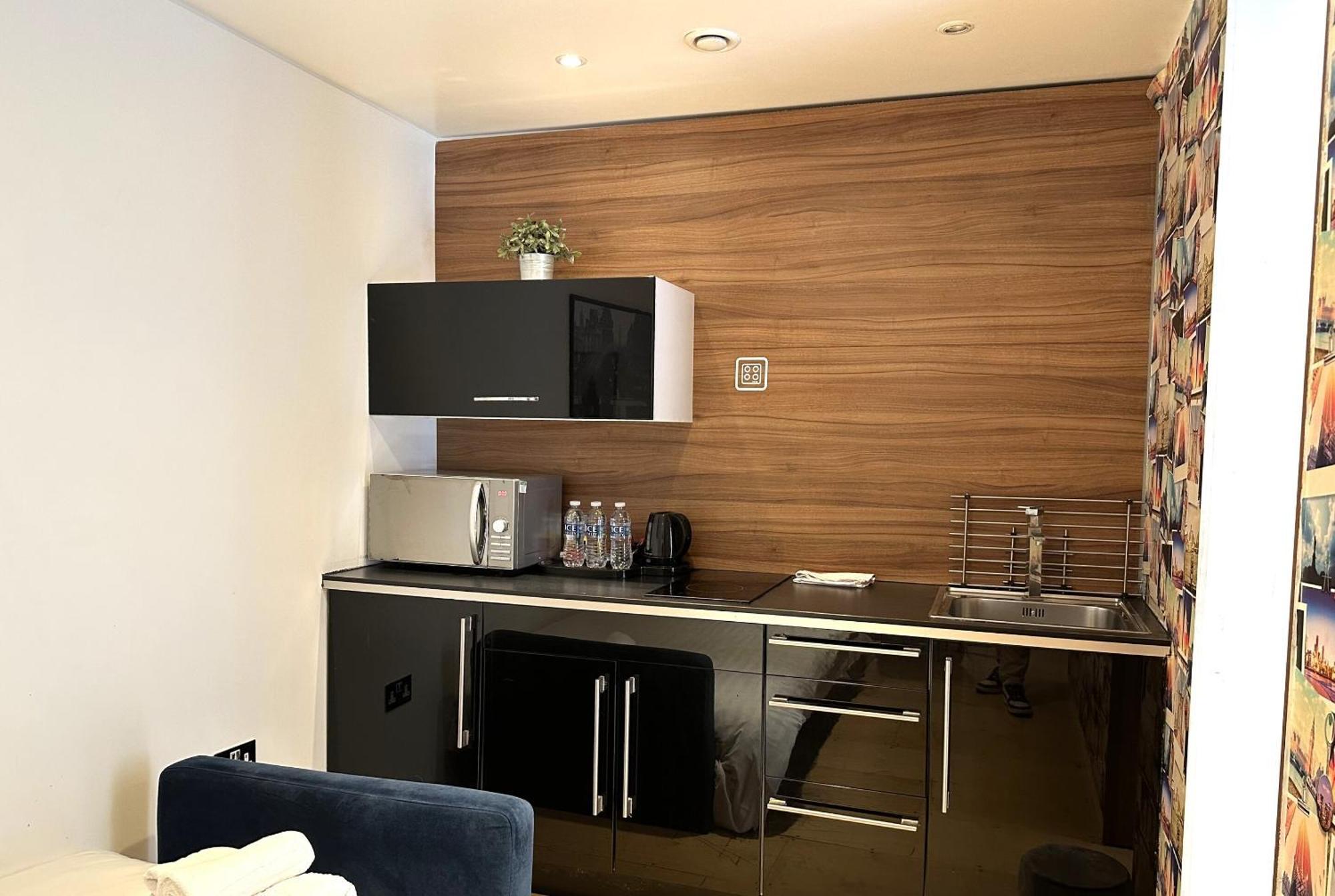 Deluxe Studio