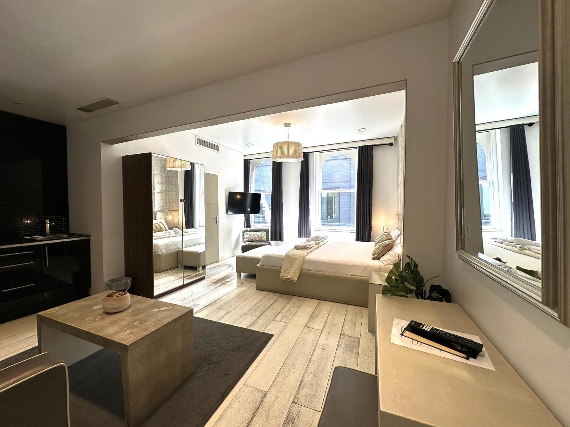 Deluxe Studio