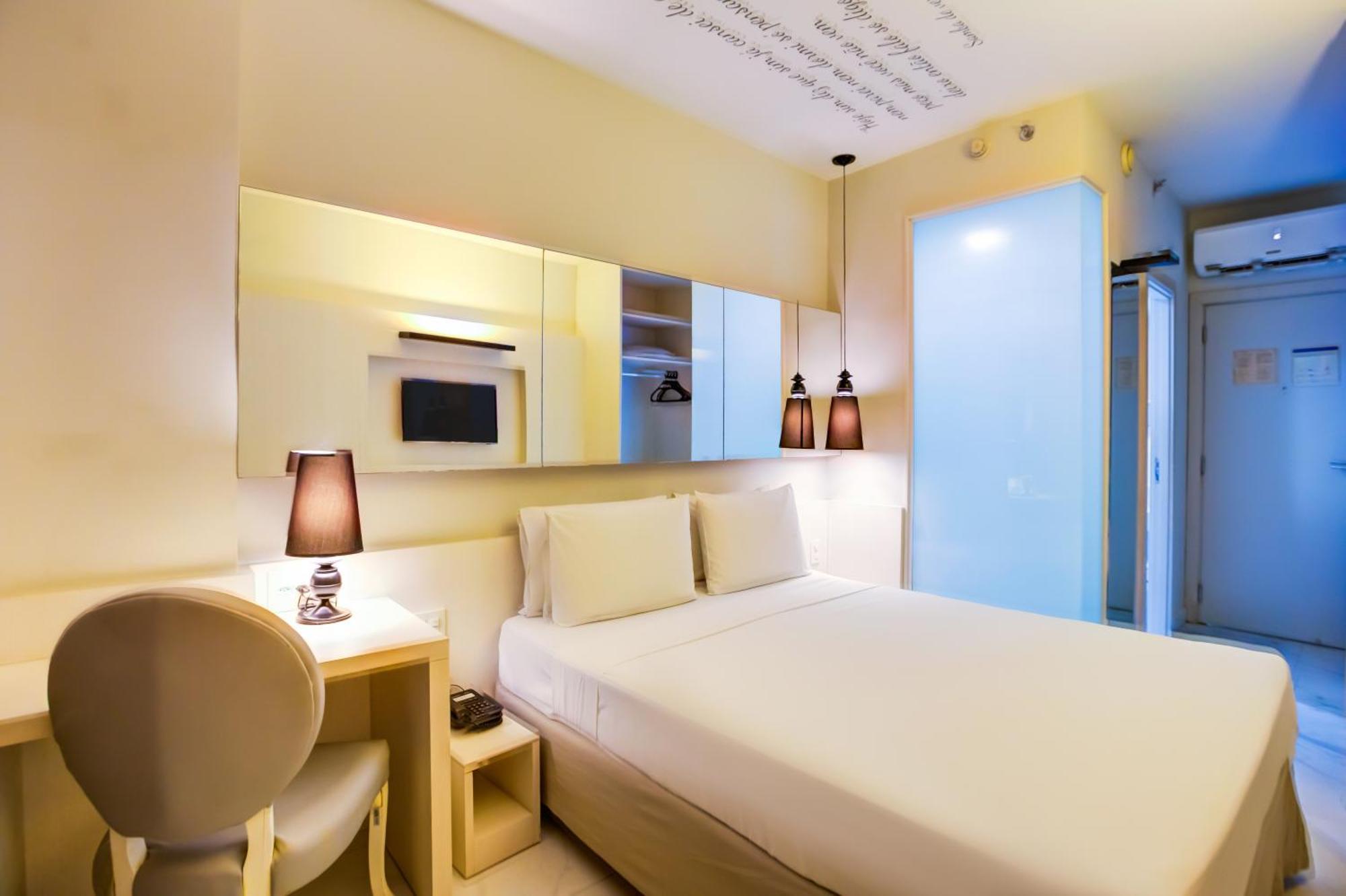 Deluxe Queen Room