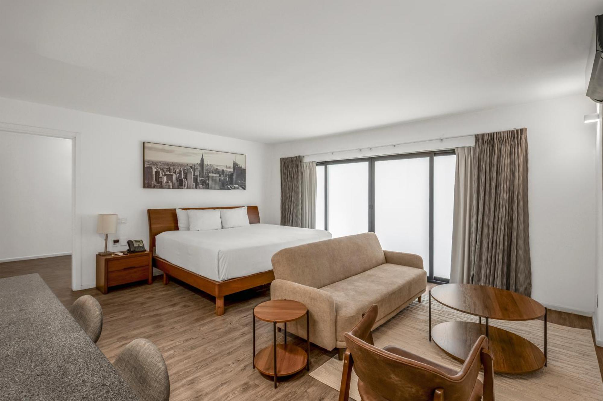 Deluxe Suite