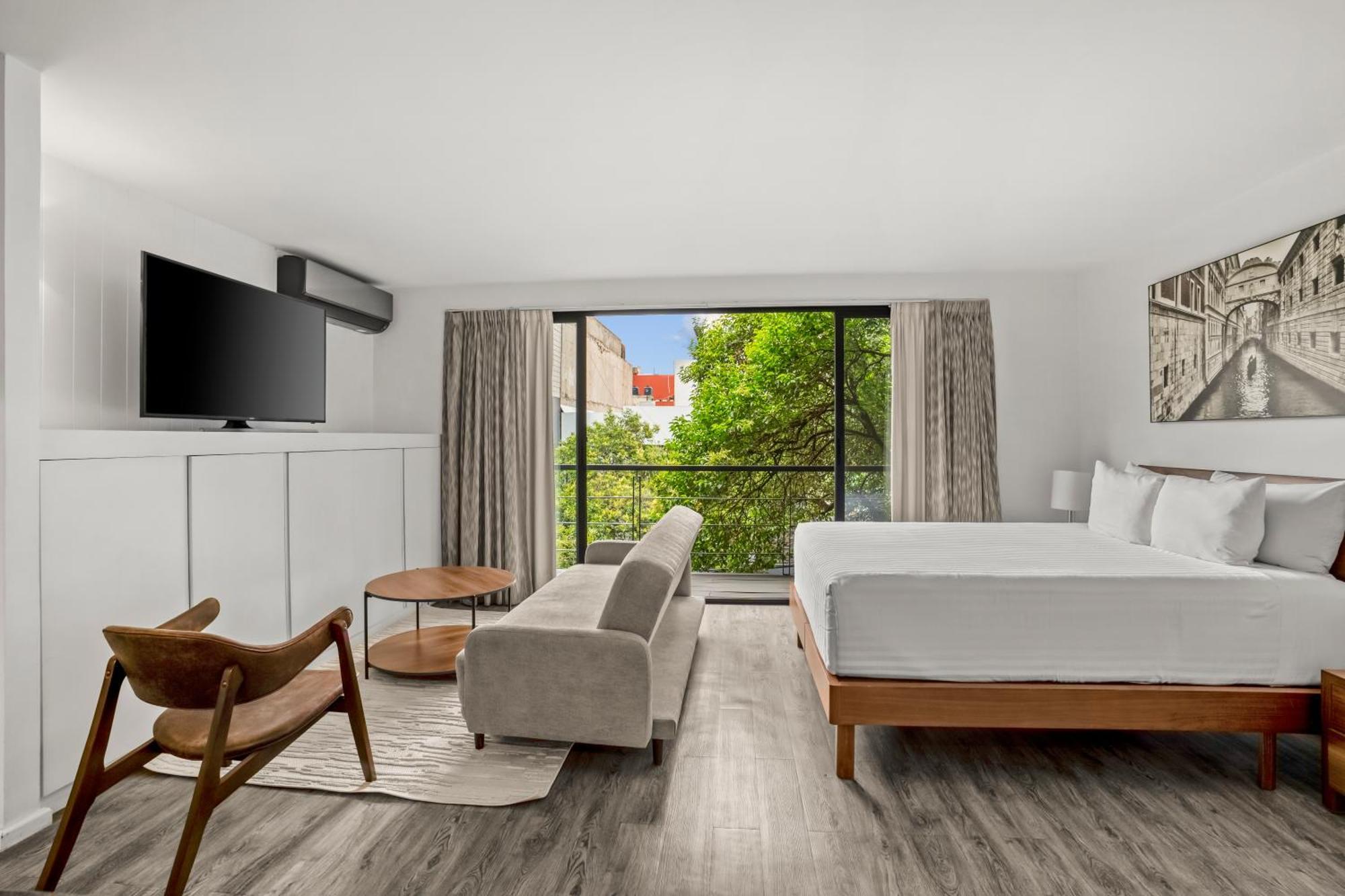 Deluxe King Room