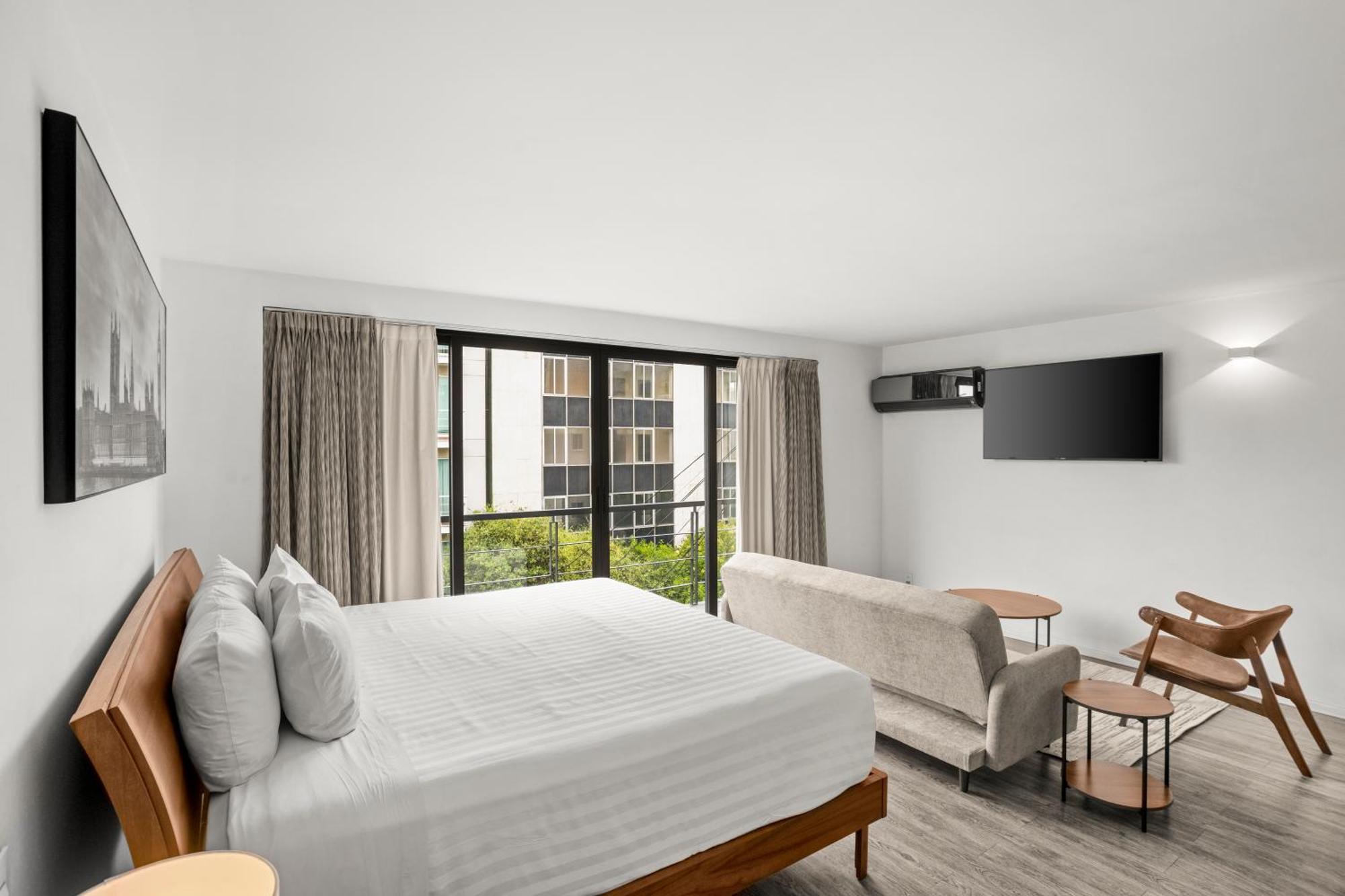 Deluxe Suite