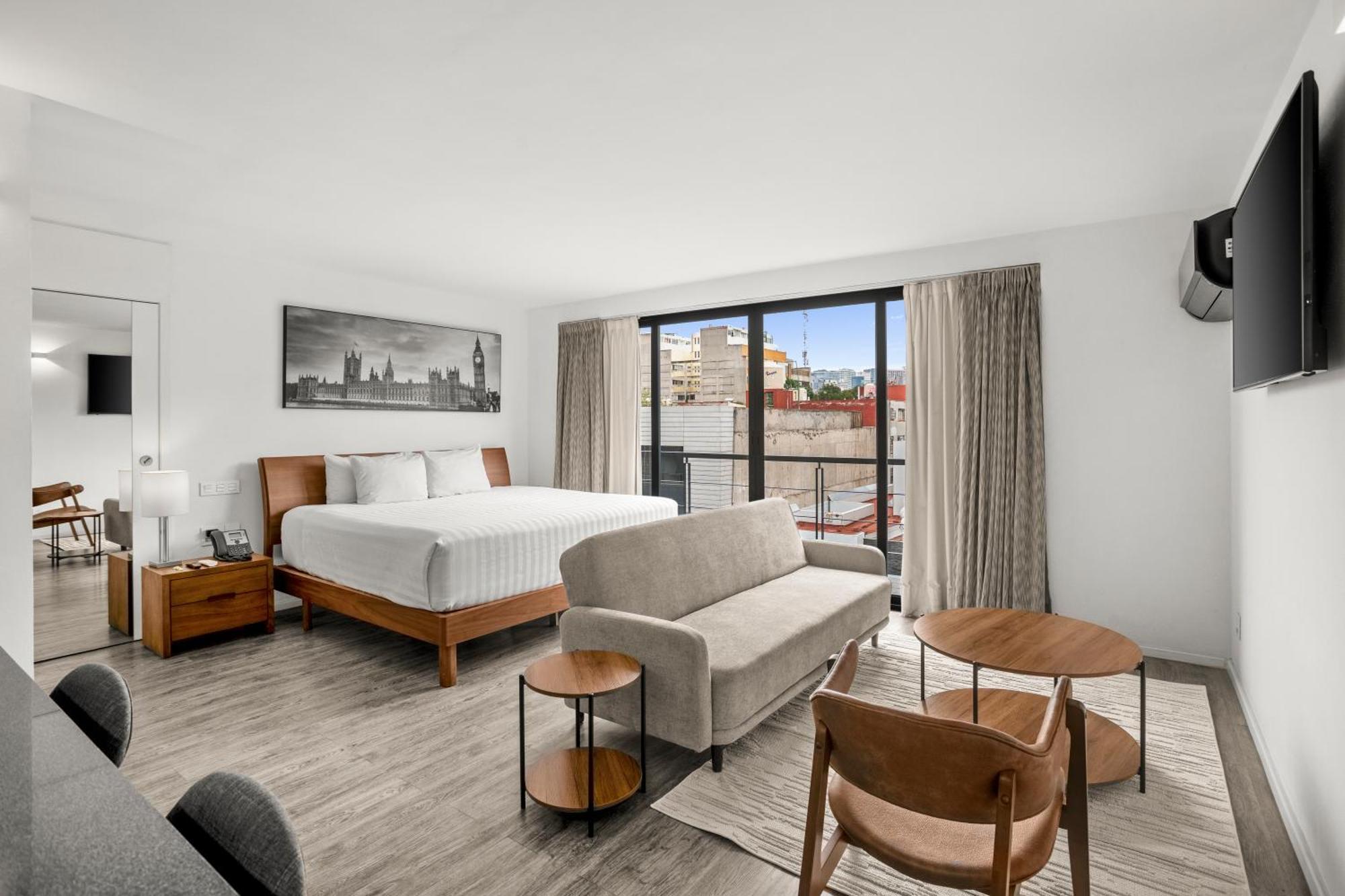 Deluxe Suite