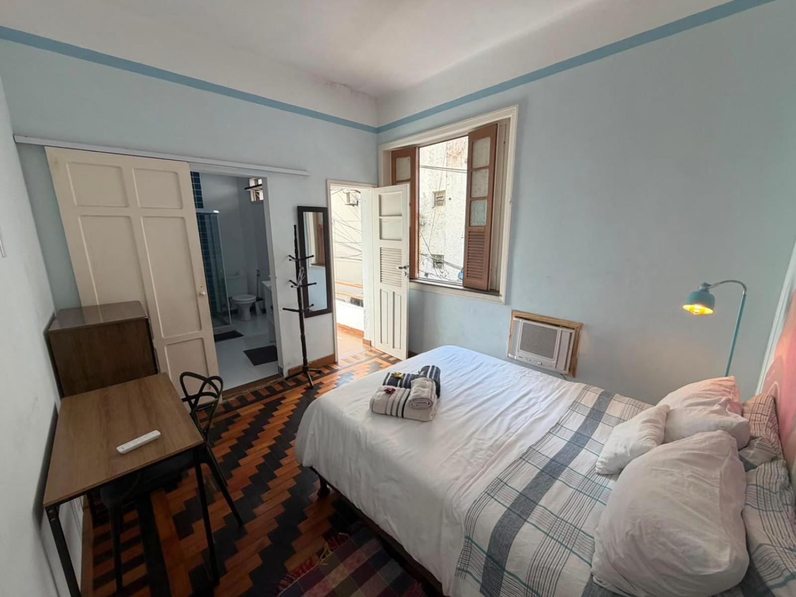 Deluxe Double Room Shower