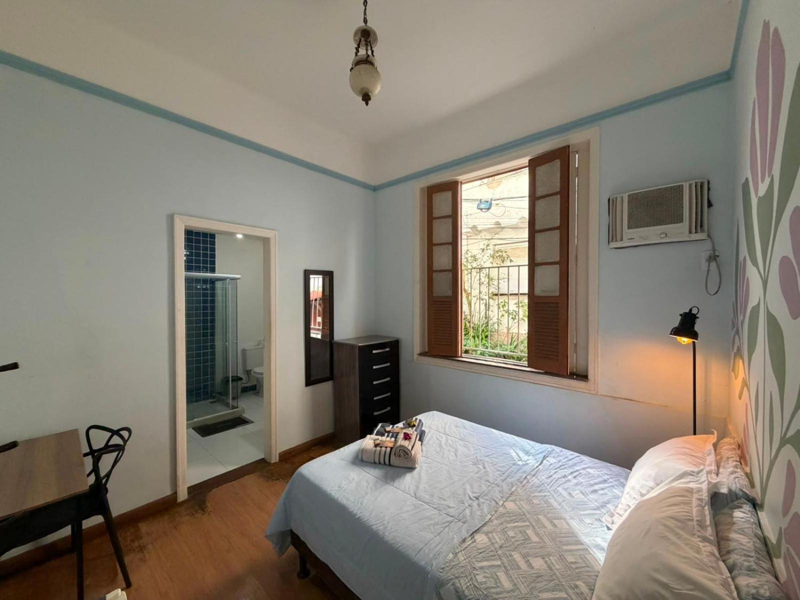 Deluxe Double Room Shower