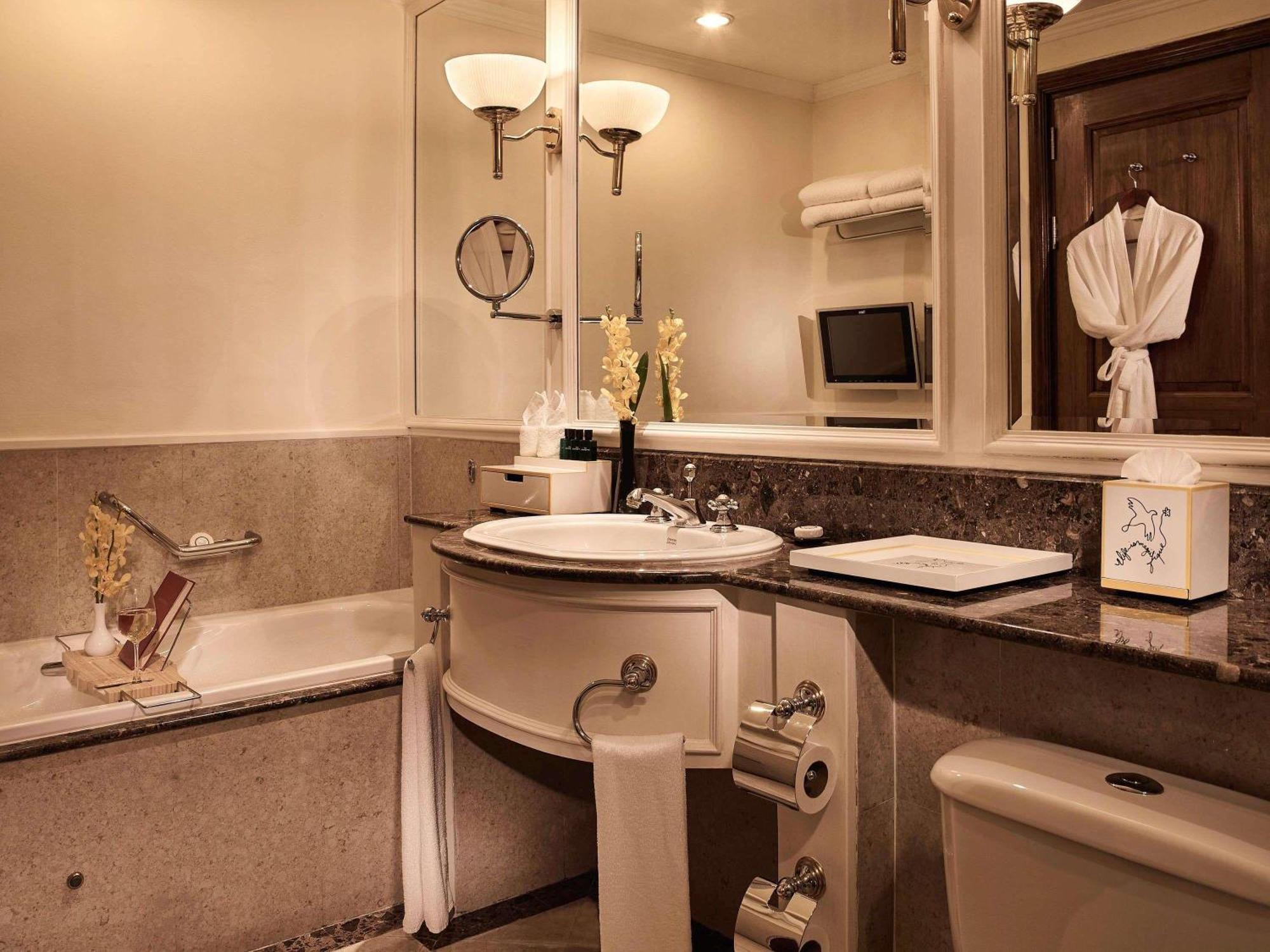 Prestige King Suite Club Access