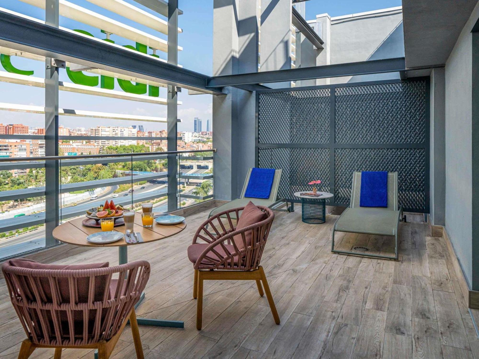 Deluxe Double Room with Terrace