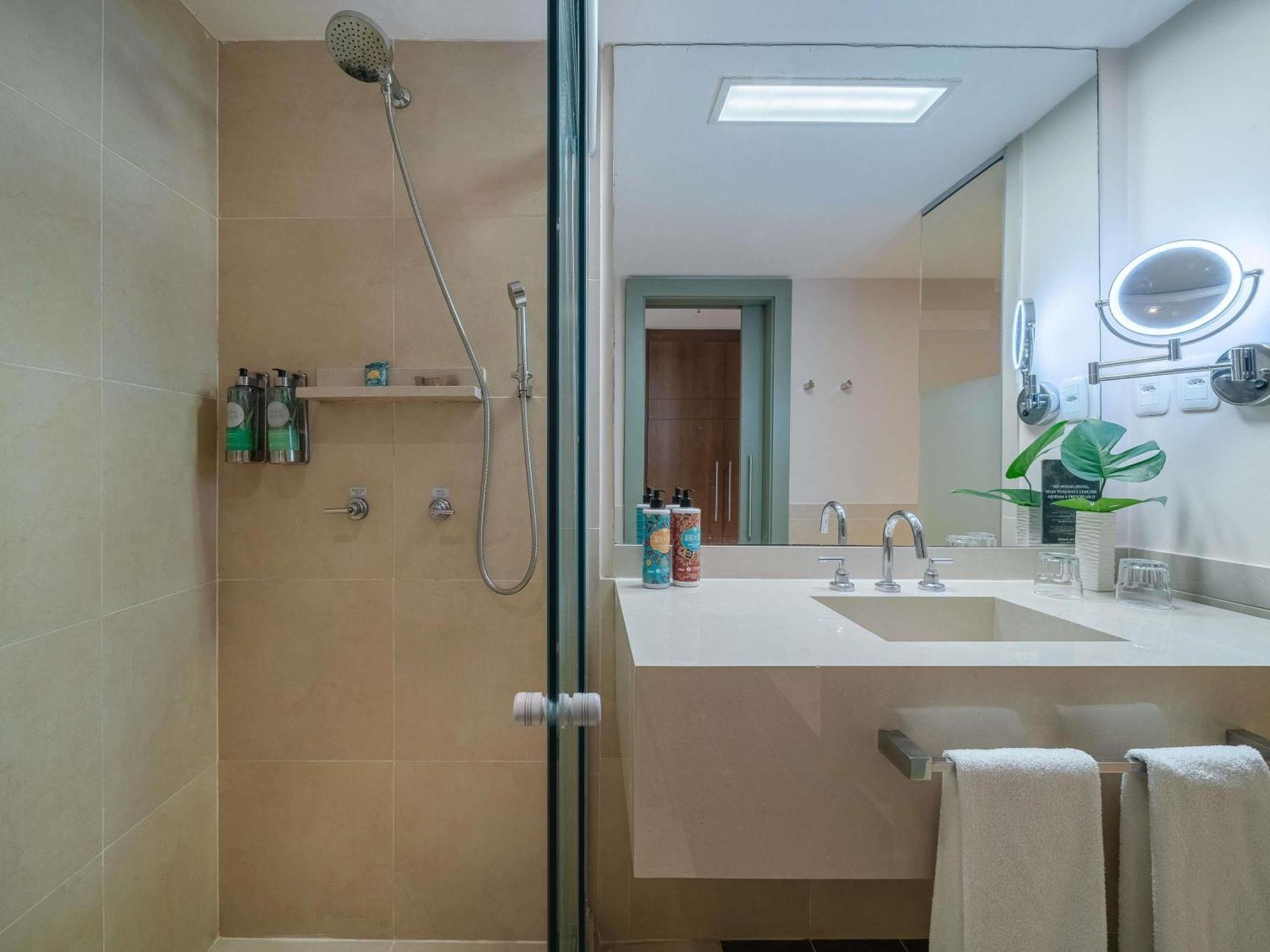 Deluxe Room Two Single Beds City View