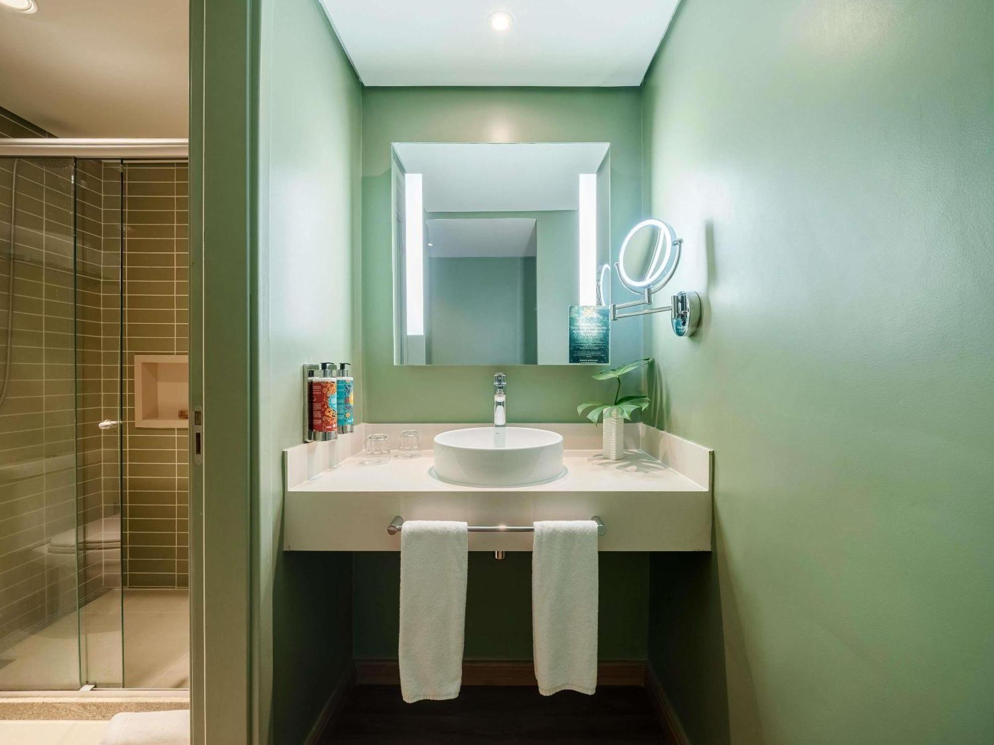 Premium Luxury King Room Partial Side Sea View