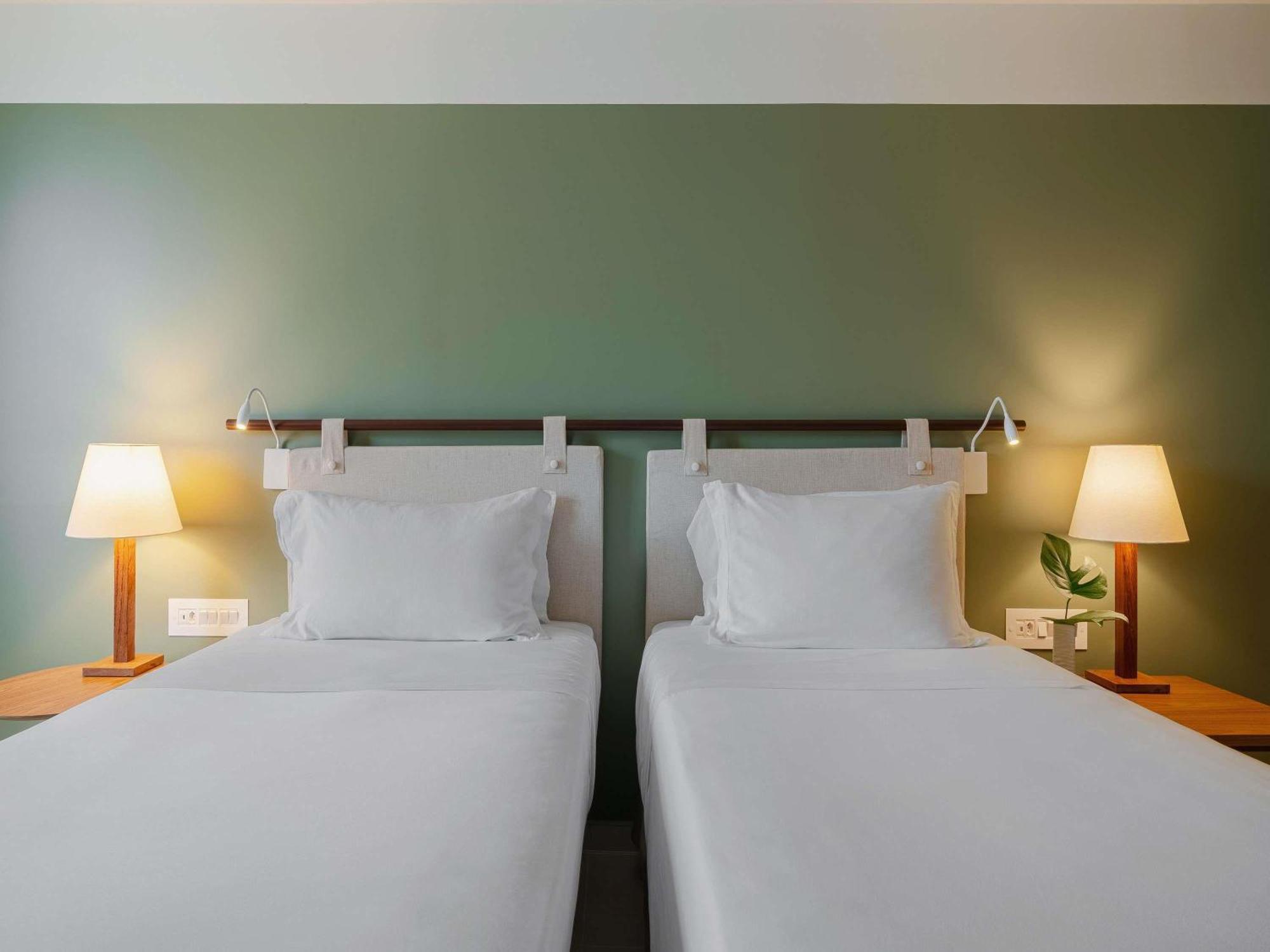 Deluxe Room Two Single Beds City View