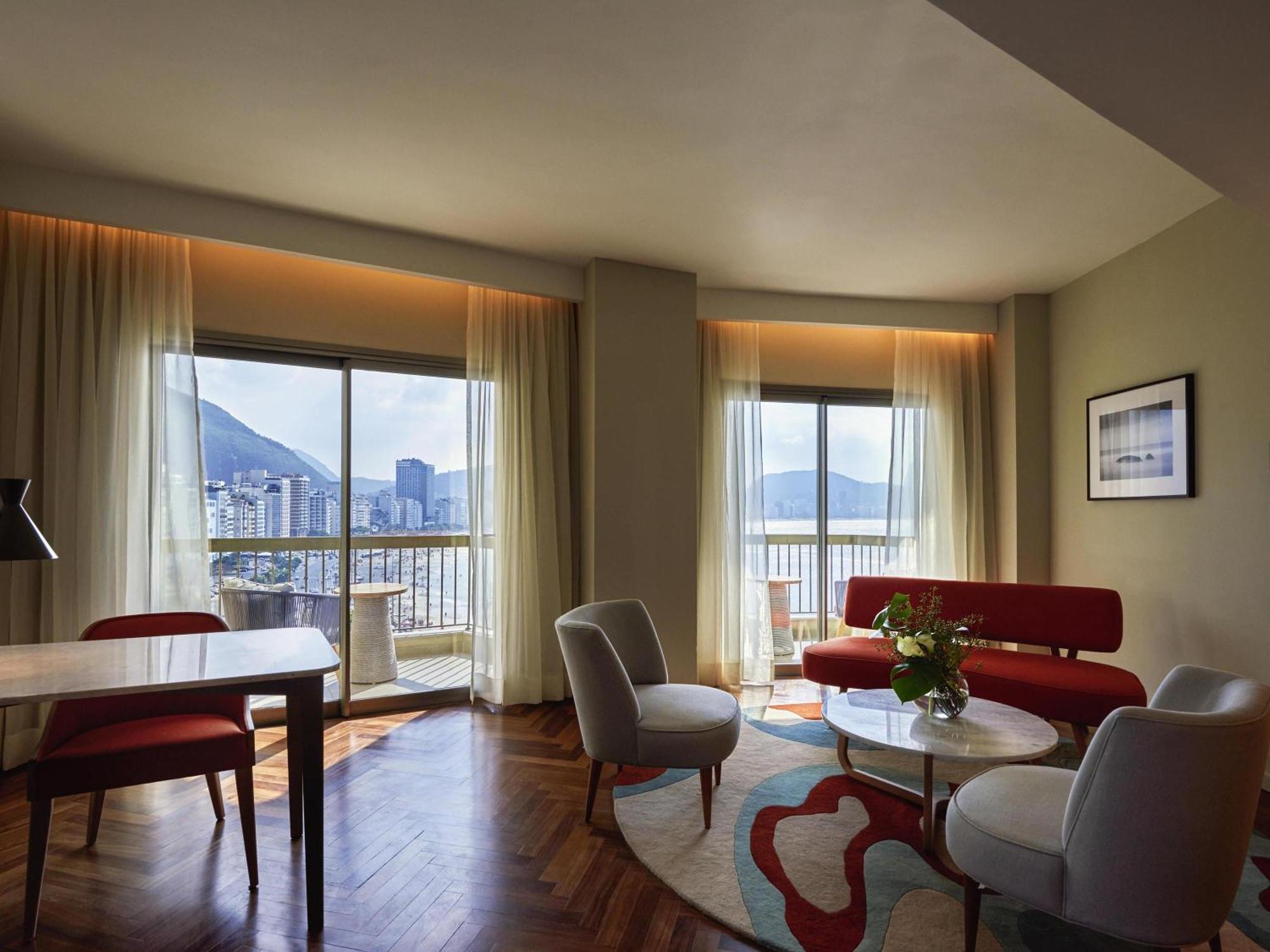 One-Bedroom Gold King Suite Sea View