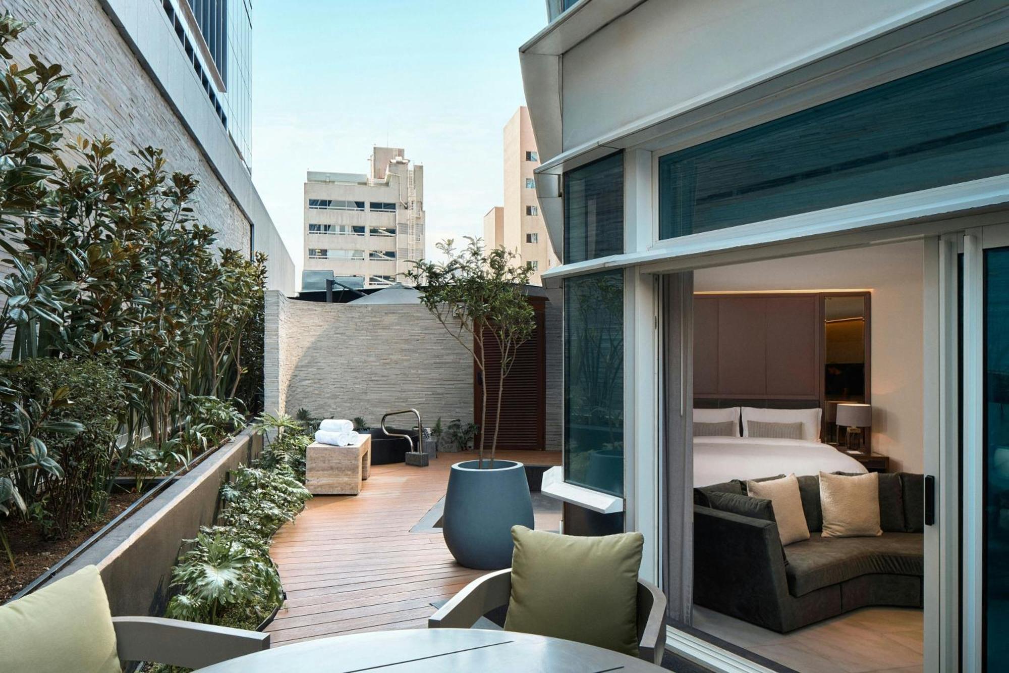 Executive King Suite Terrace Whirlpool Butler Service