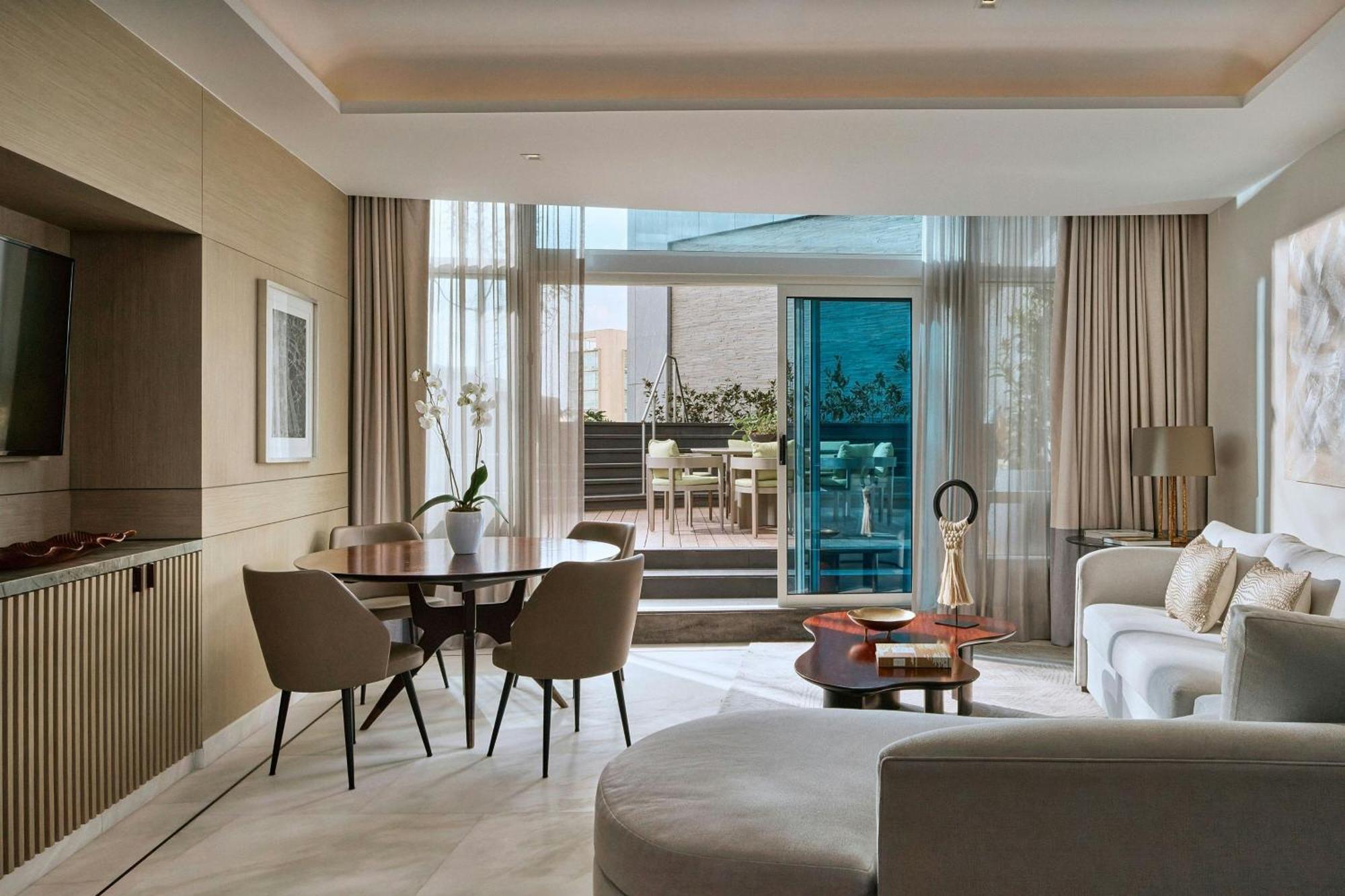 King Suite Private Pool Butler Service