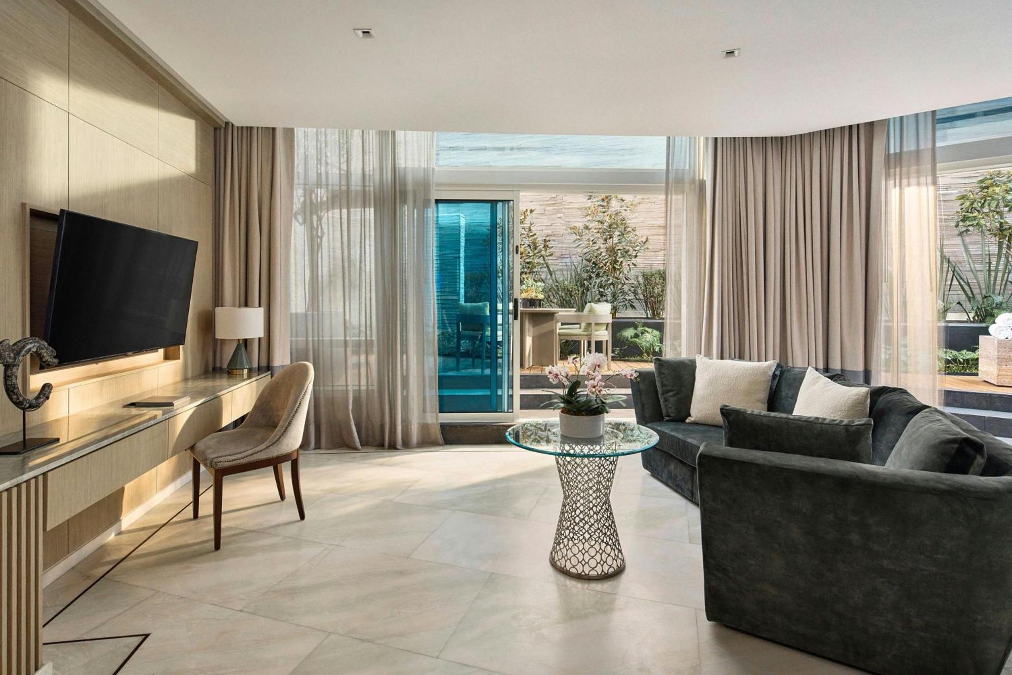 Executive King Suite Terrace Whirlpool Butler Service