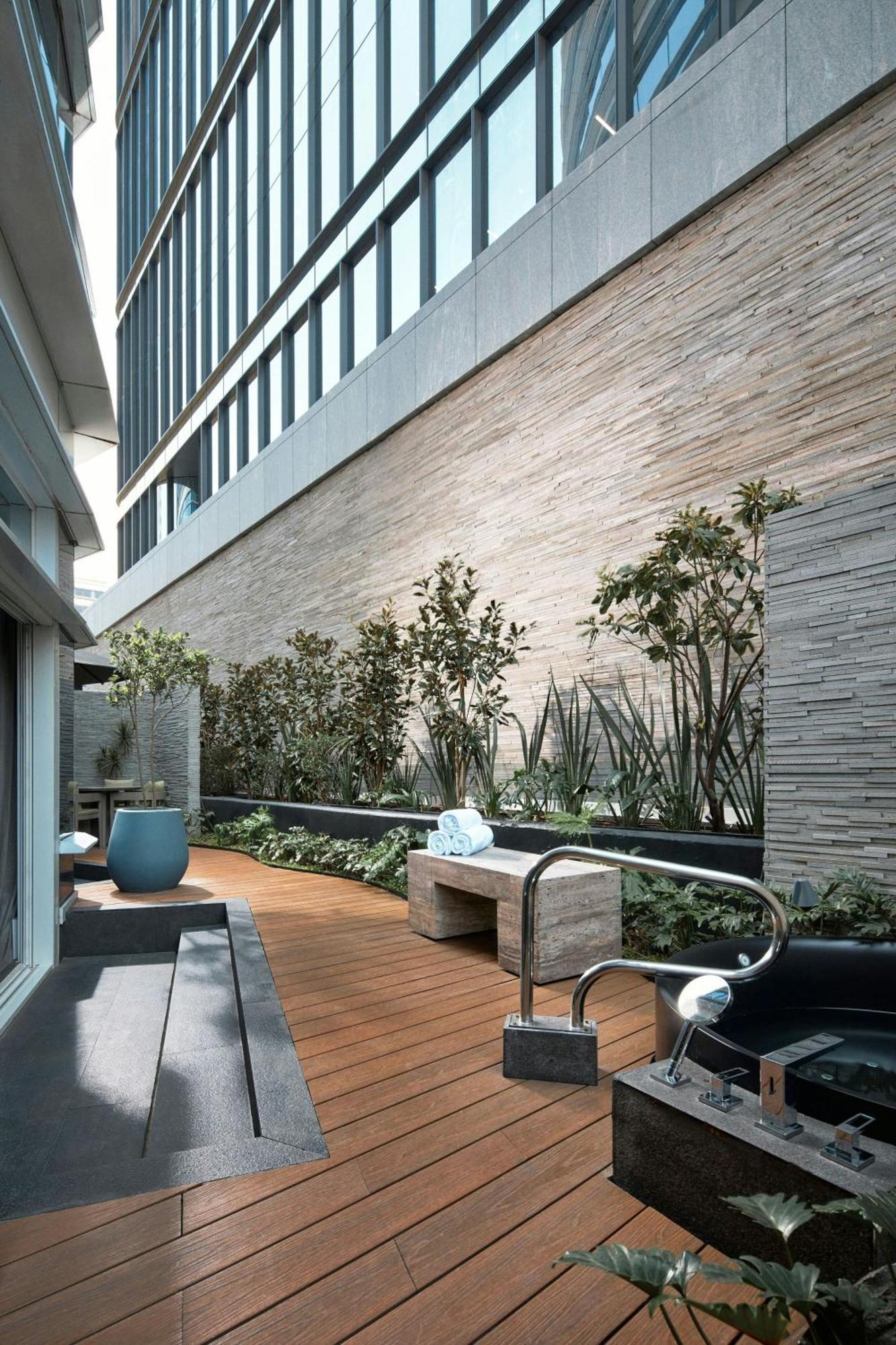 Executive King Suite Terrace Whirlpool Butler Service
