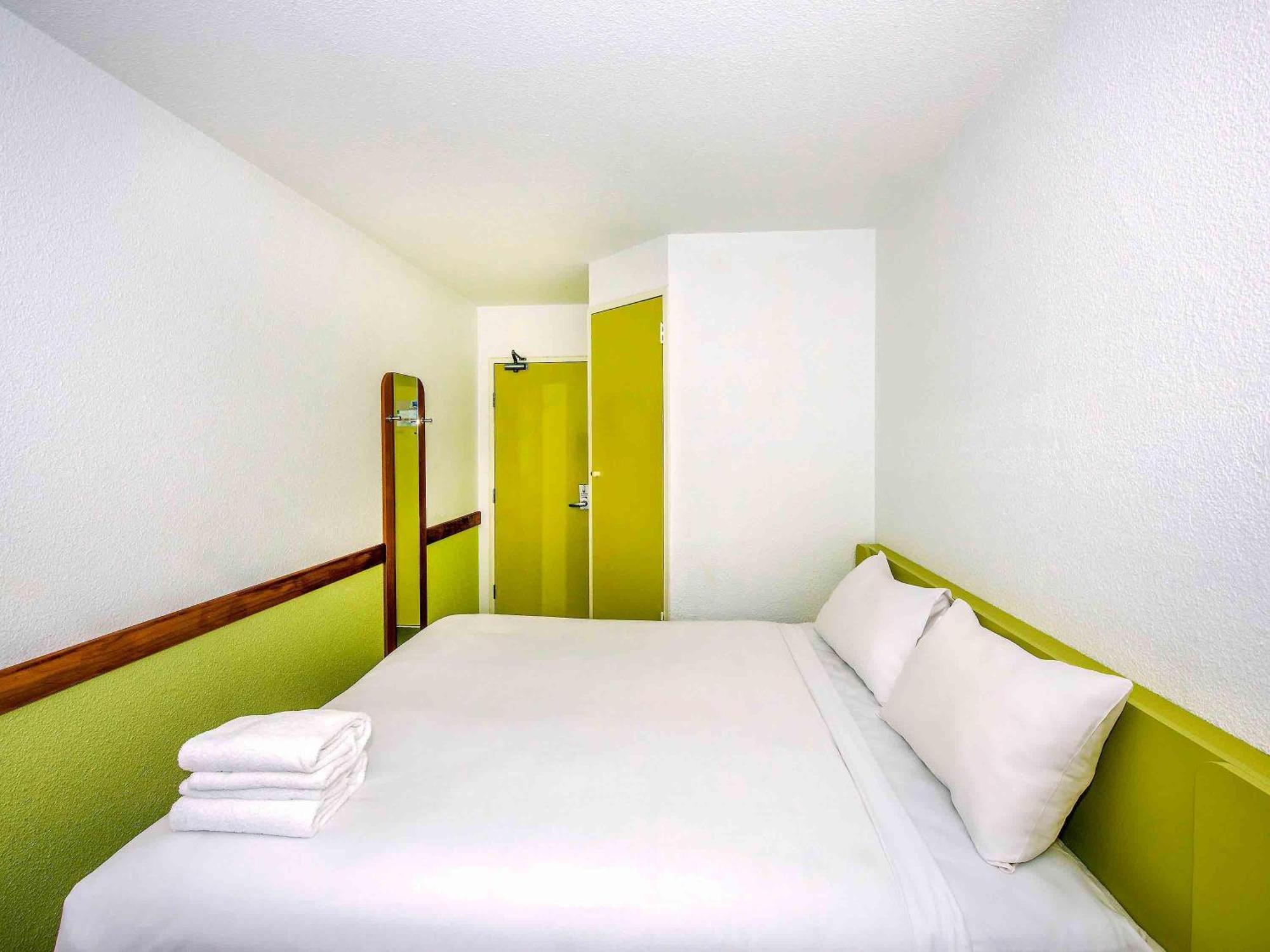 Standard Queen Room