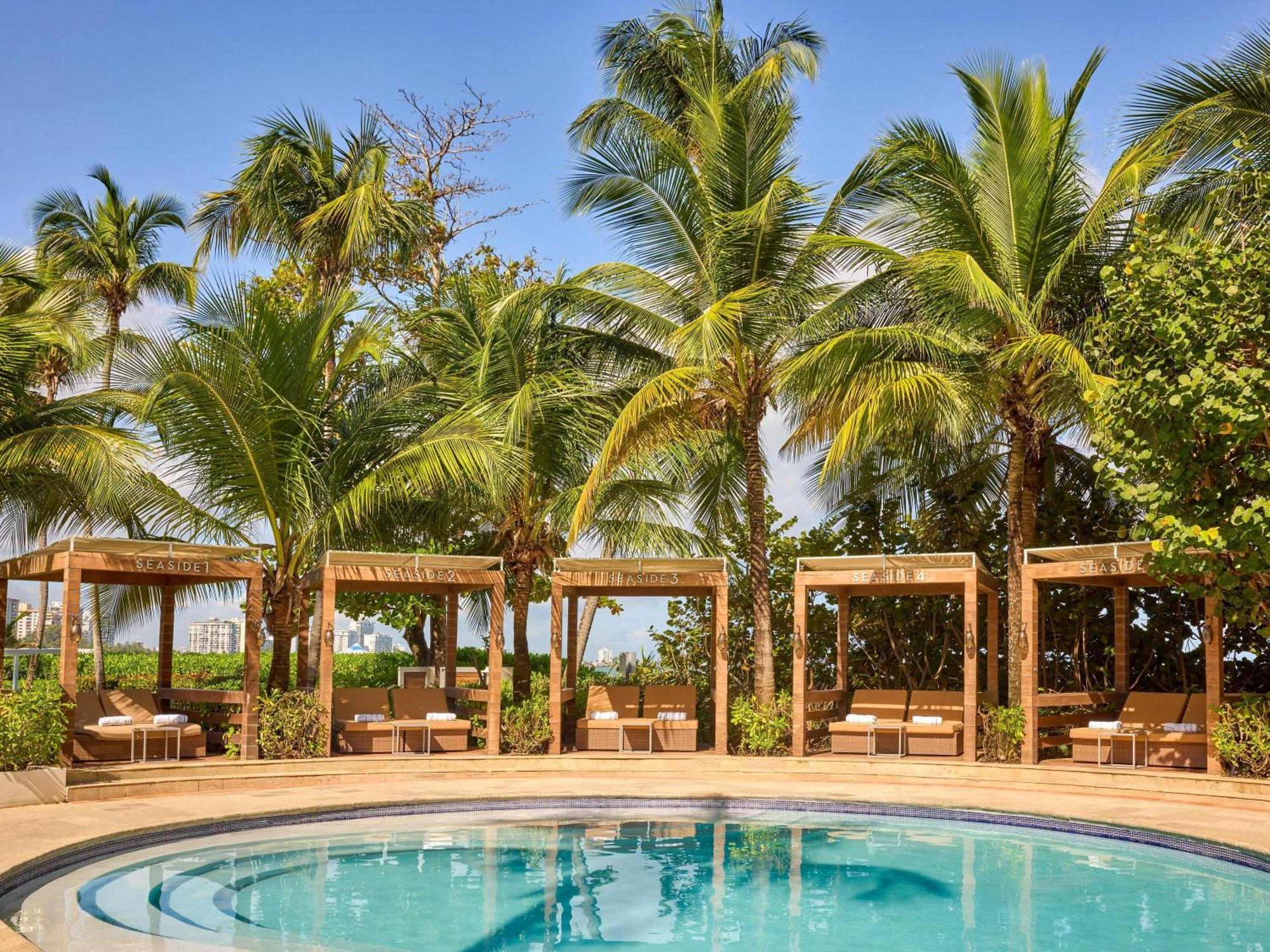 Poolside Villa Two Queen Beds Bath Tub Mobility Accessible