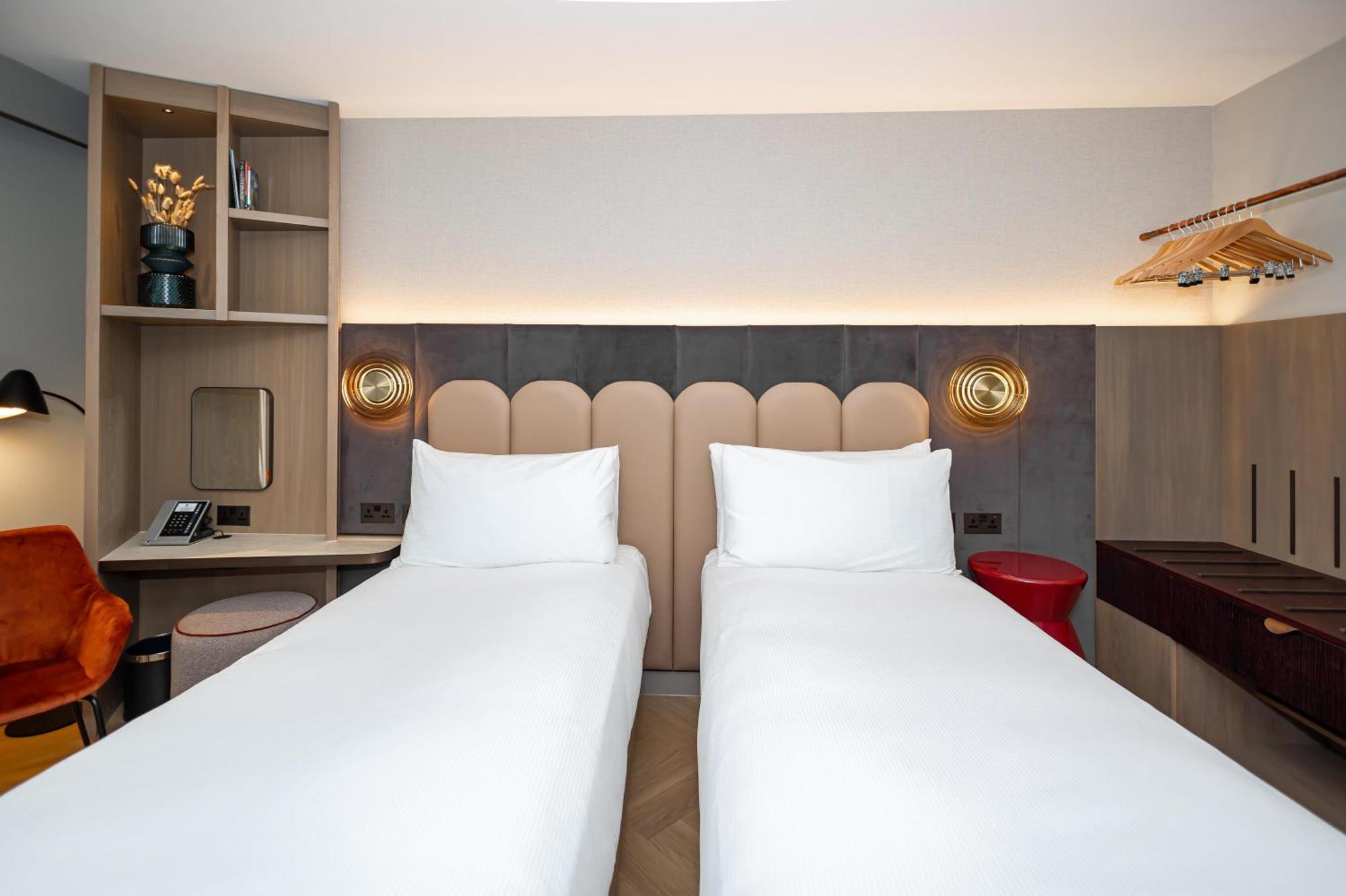 Deluxe Twin Room Tower