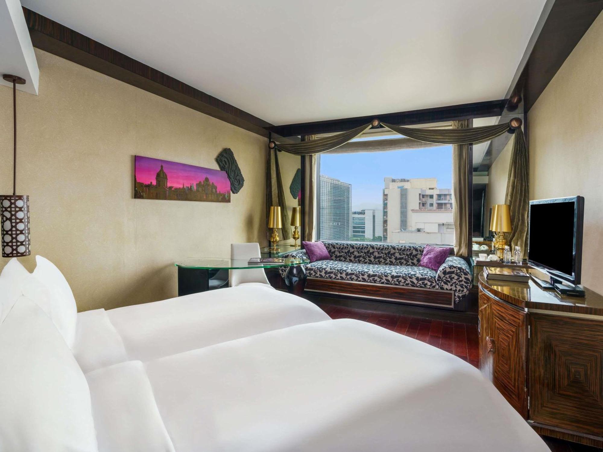 Club Millésime Room Twin Beds Lounge Access Hi-tea Cocktail Hours Meeting Room access an Hour