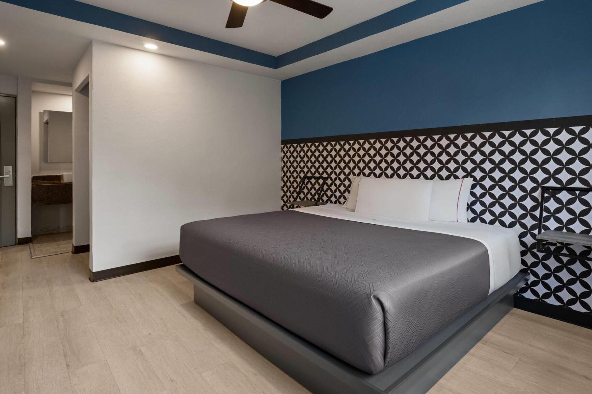 Comfort King Room Non-Smoking