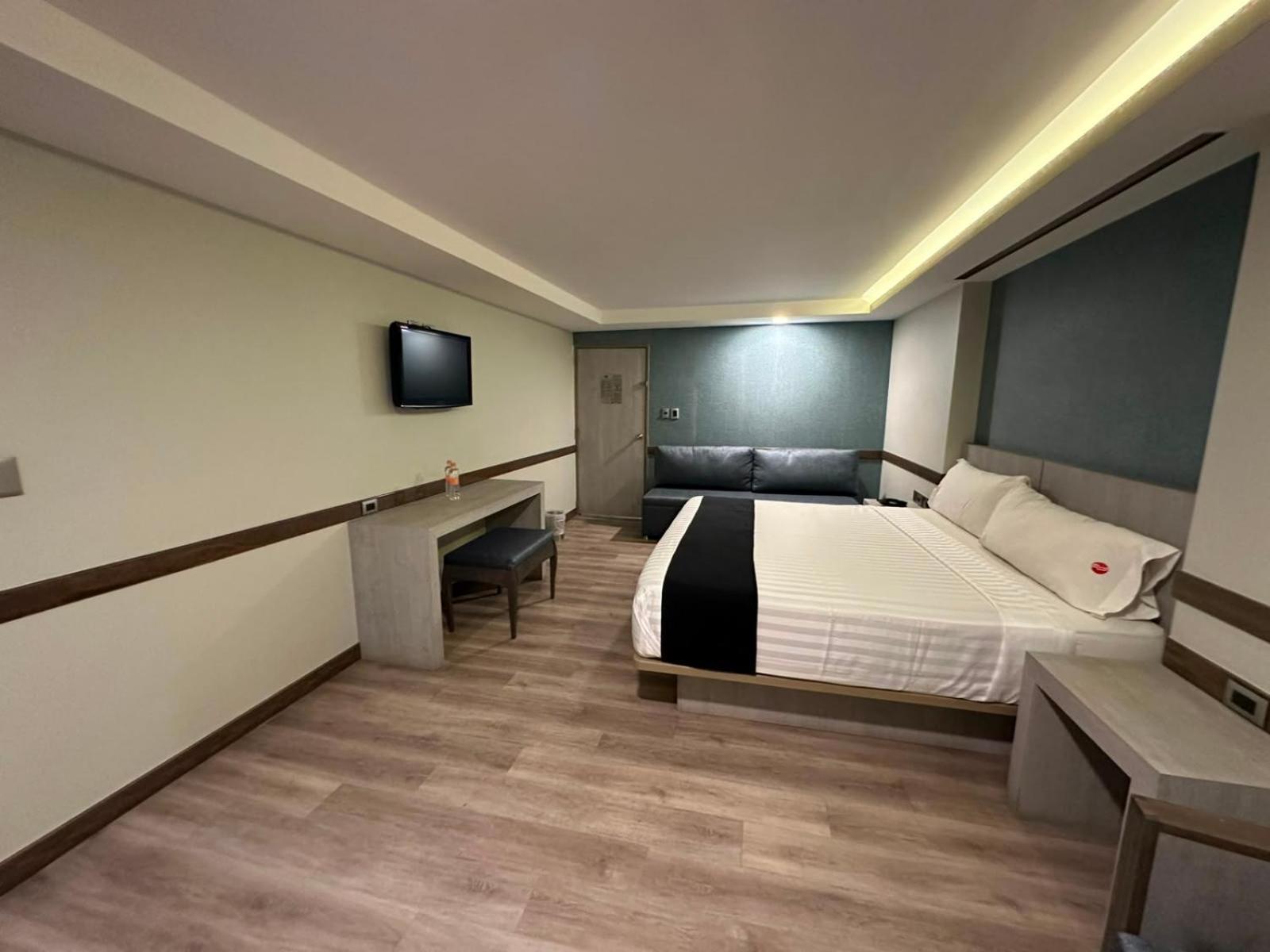 Standard Queen Room