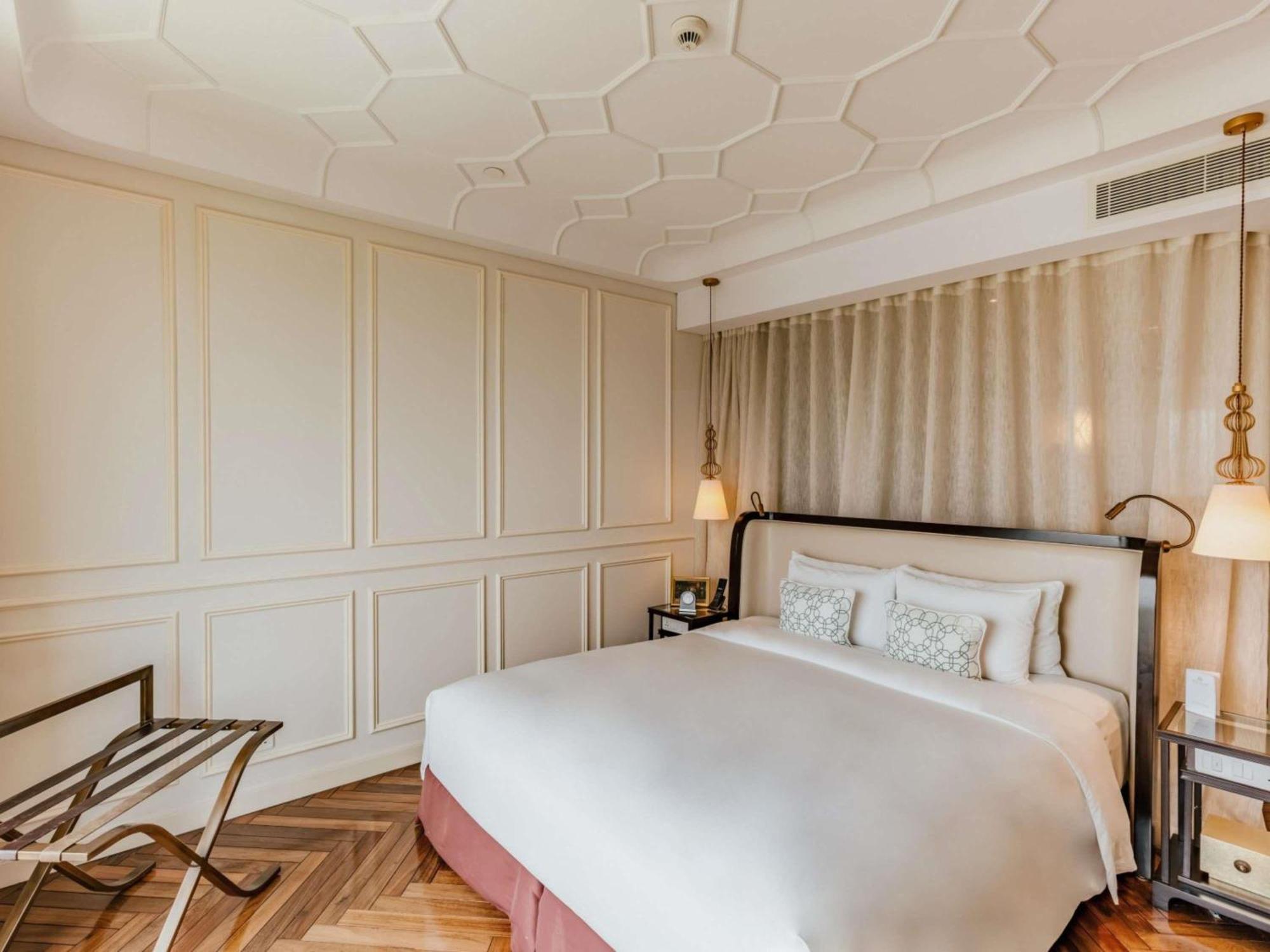 Sky Executive Grand Deluxe Room 1 King Size Bed High Floor Lounge Access