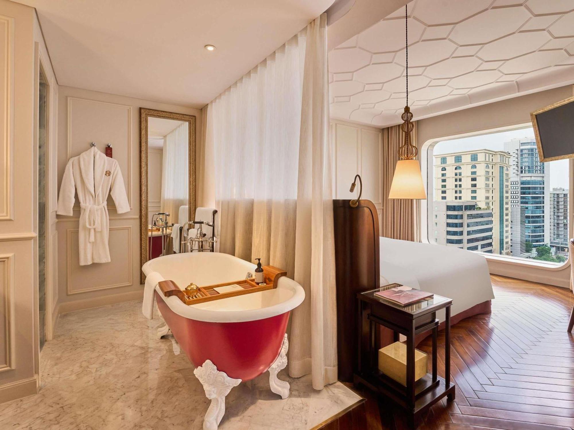 Sky Executive Grand Deluxe Room 1 King Size Bed High Floor Lounge Access