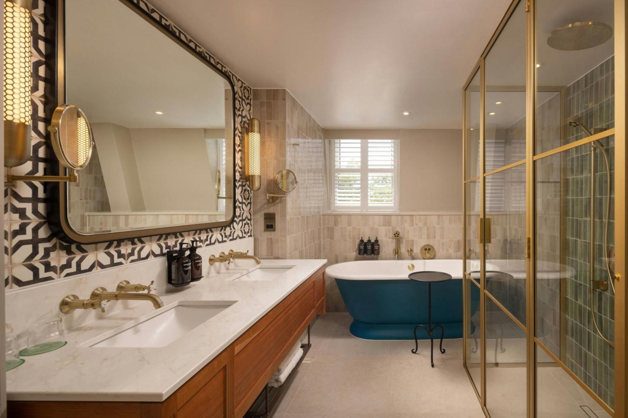 Townhouse King Suite City View