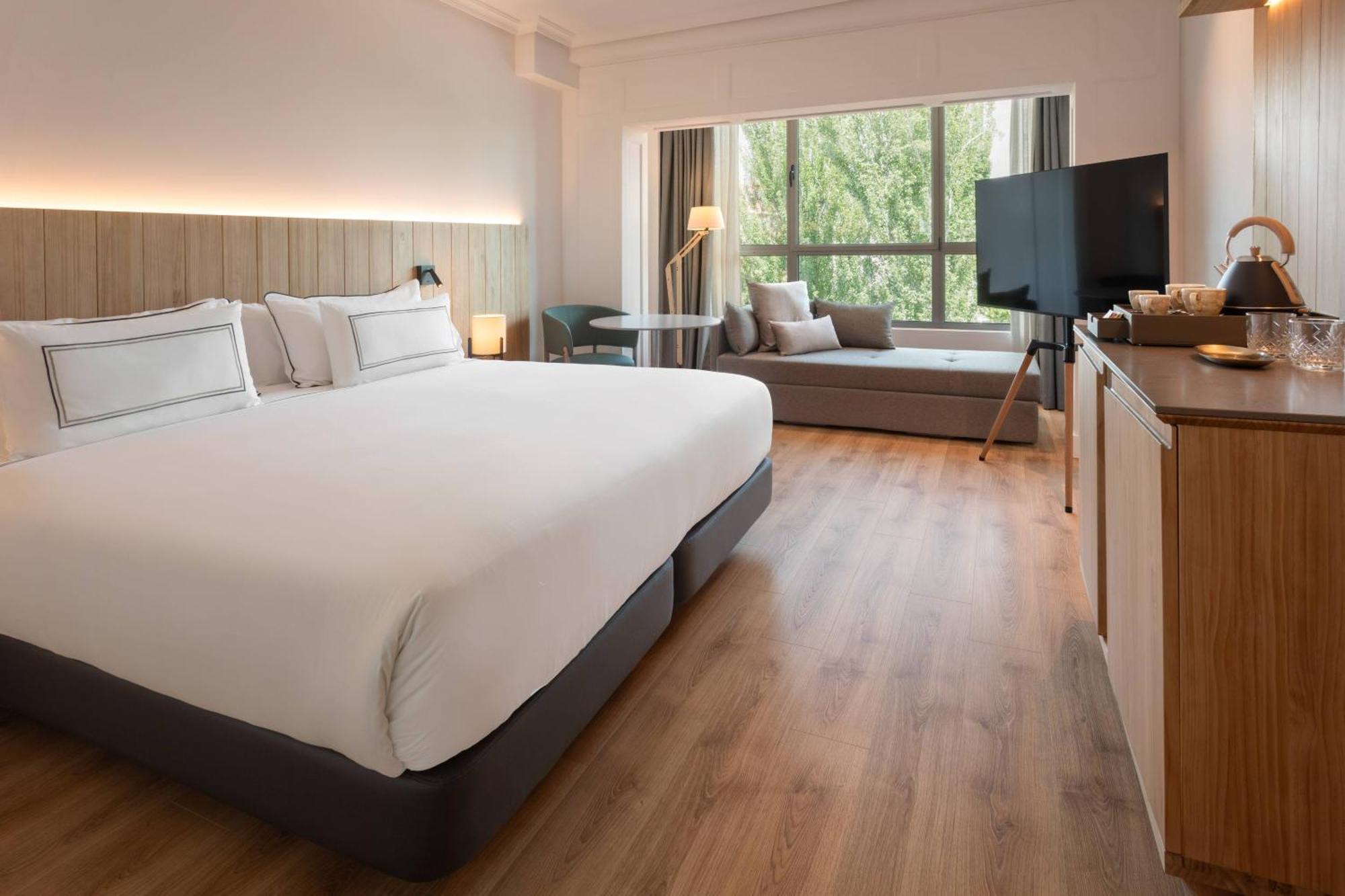 Superior Connecting Room