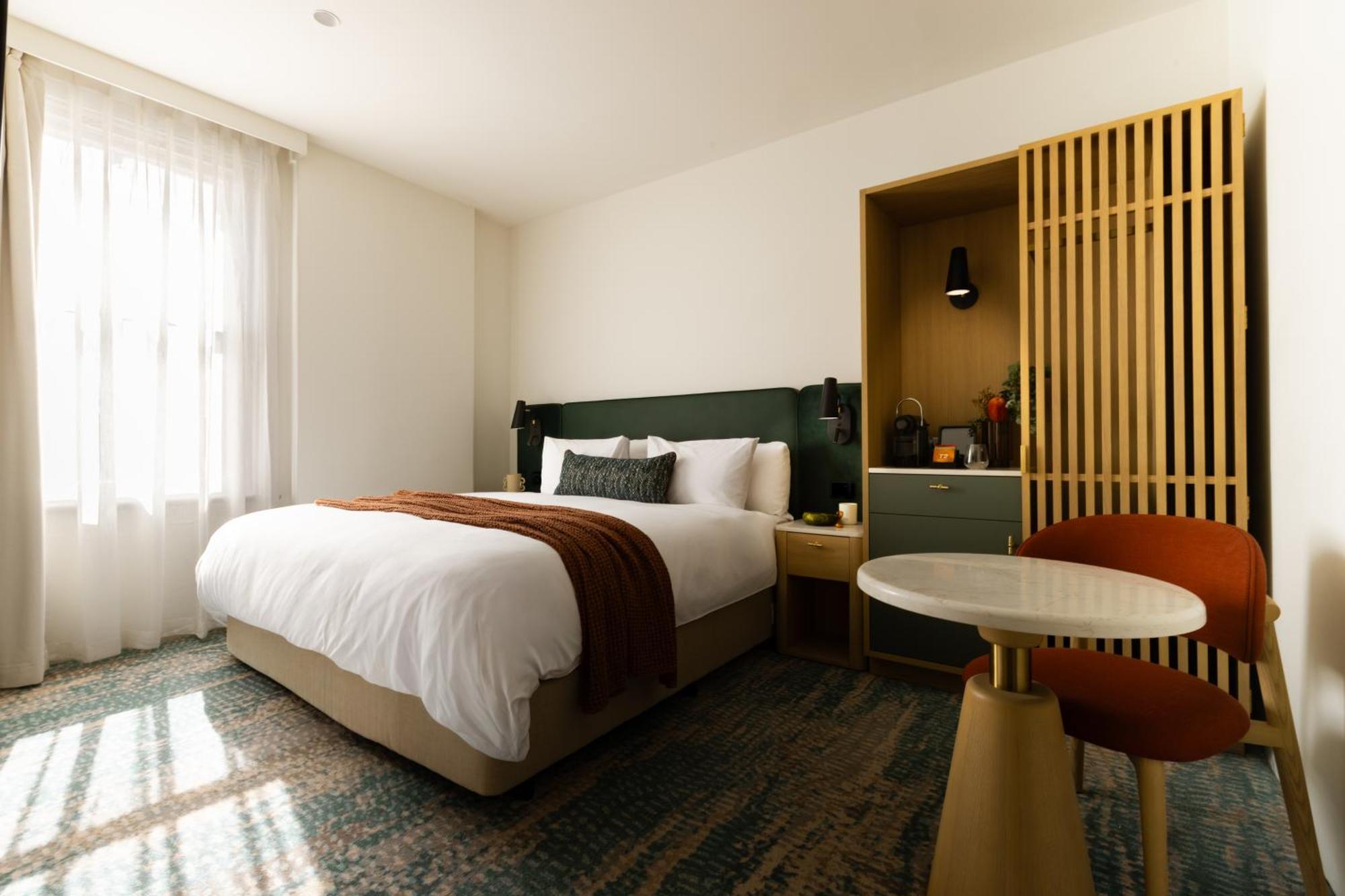 Heritage King Room