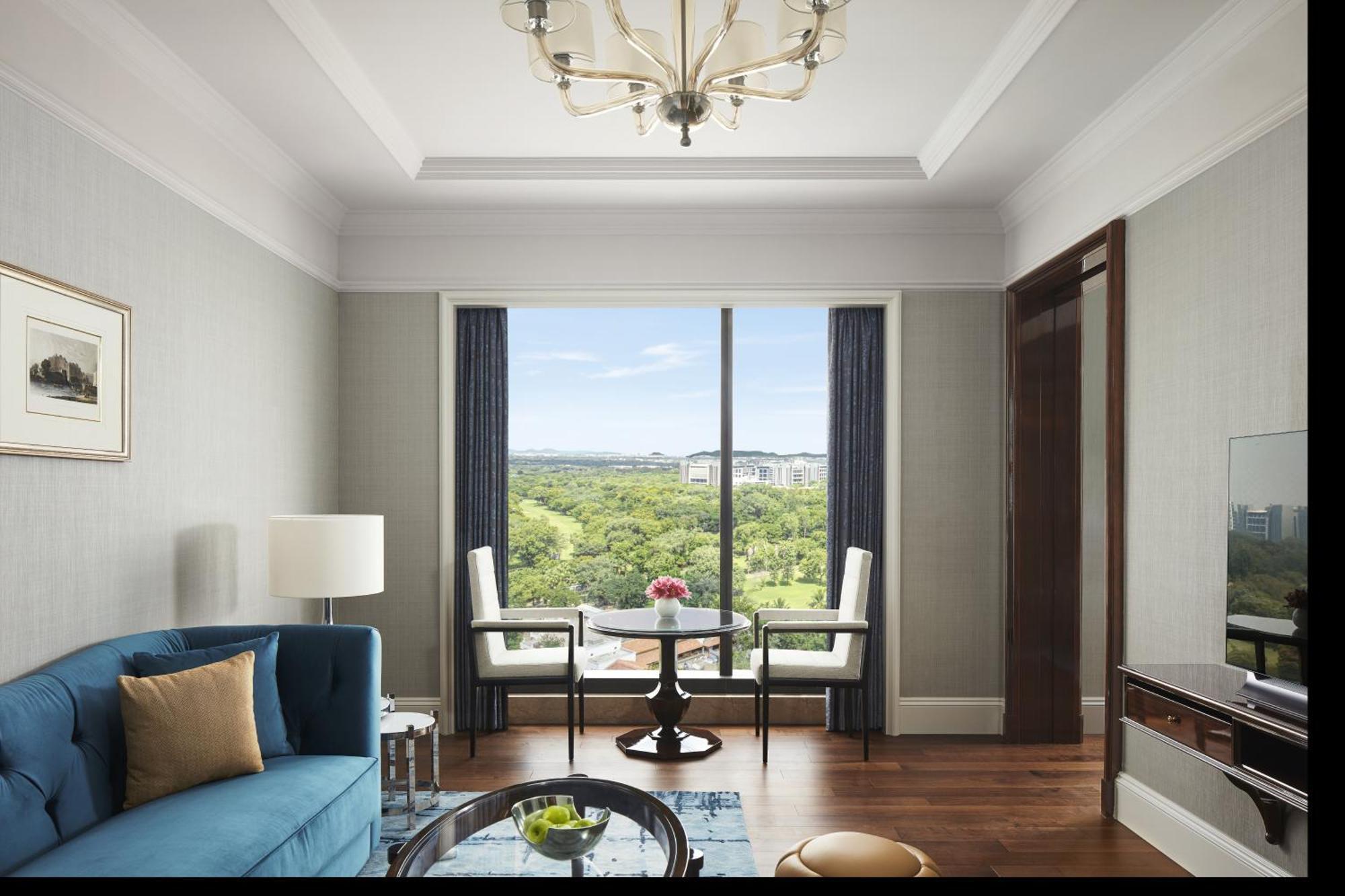 Deluxe King Room City View